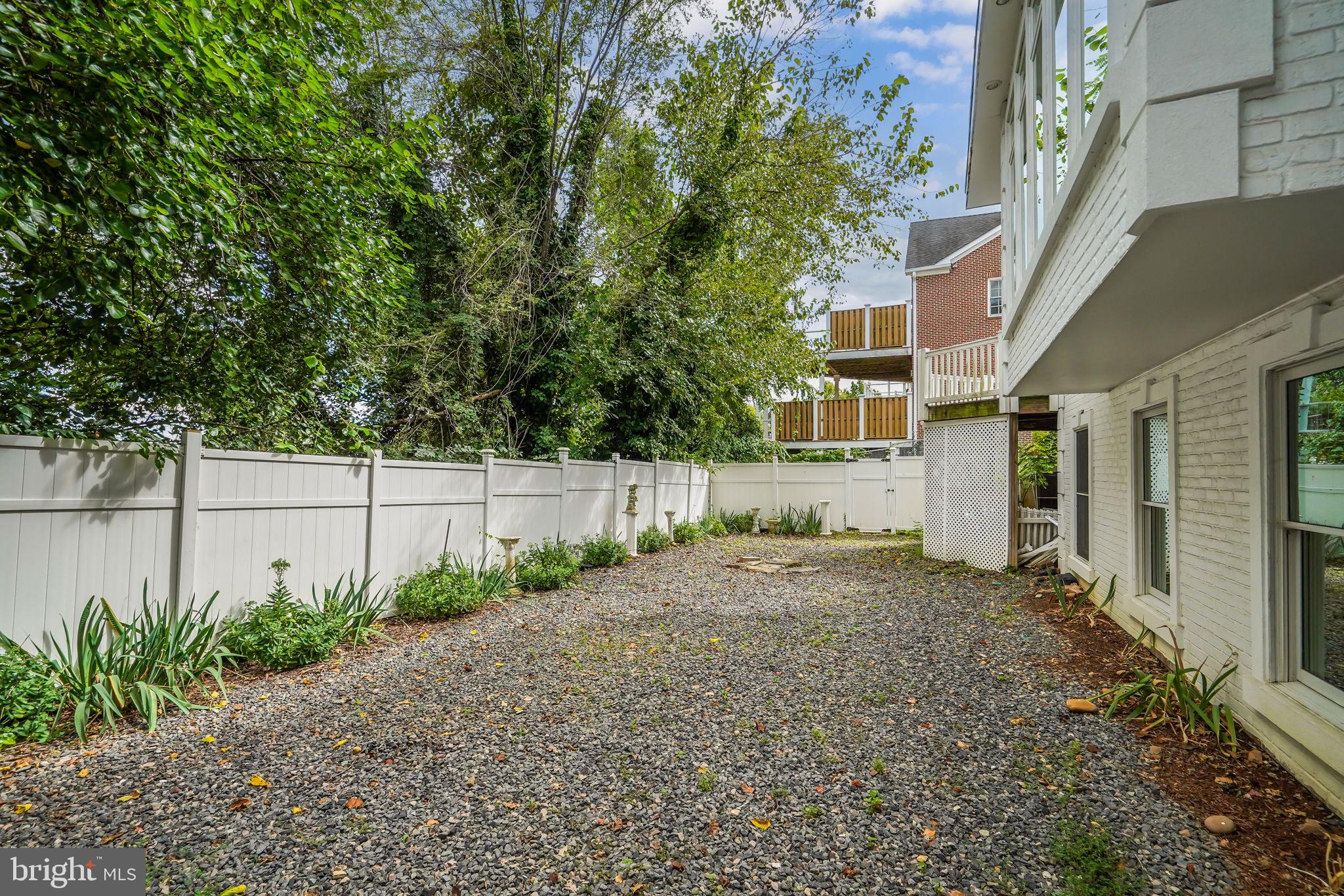 ARLINGTON RIDGE - Residential