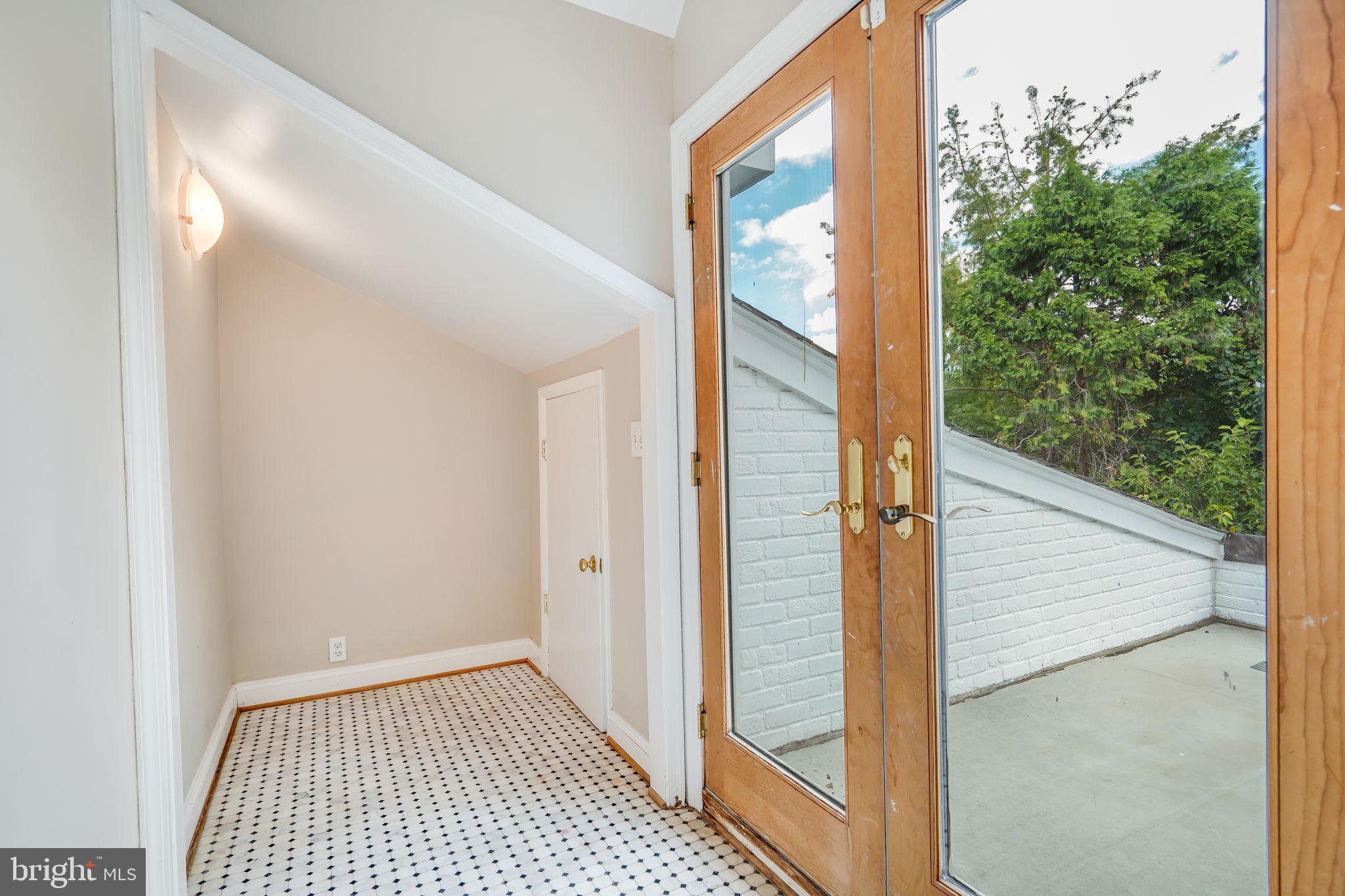 ARLINGTON RIDGE - Residential