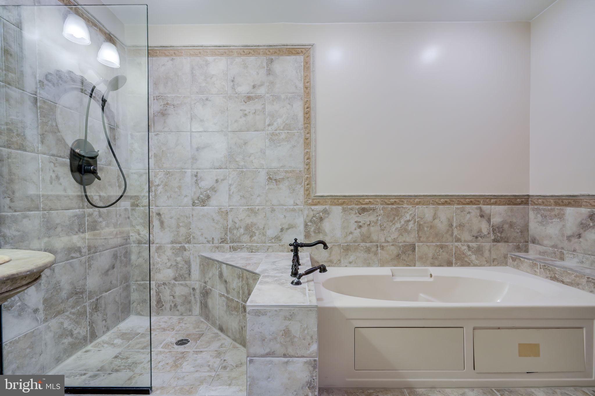 ARLINGTON RIDGE - Residential