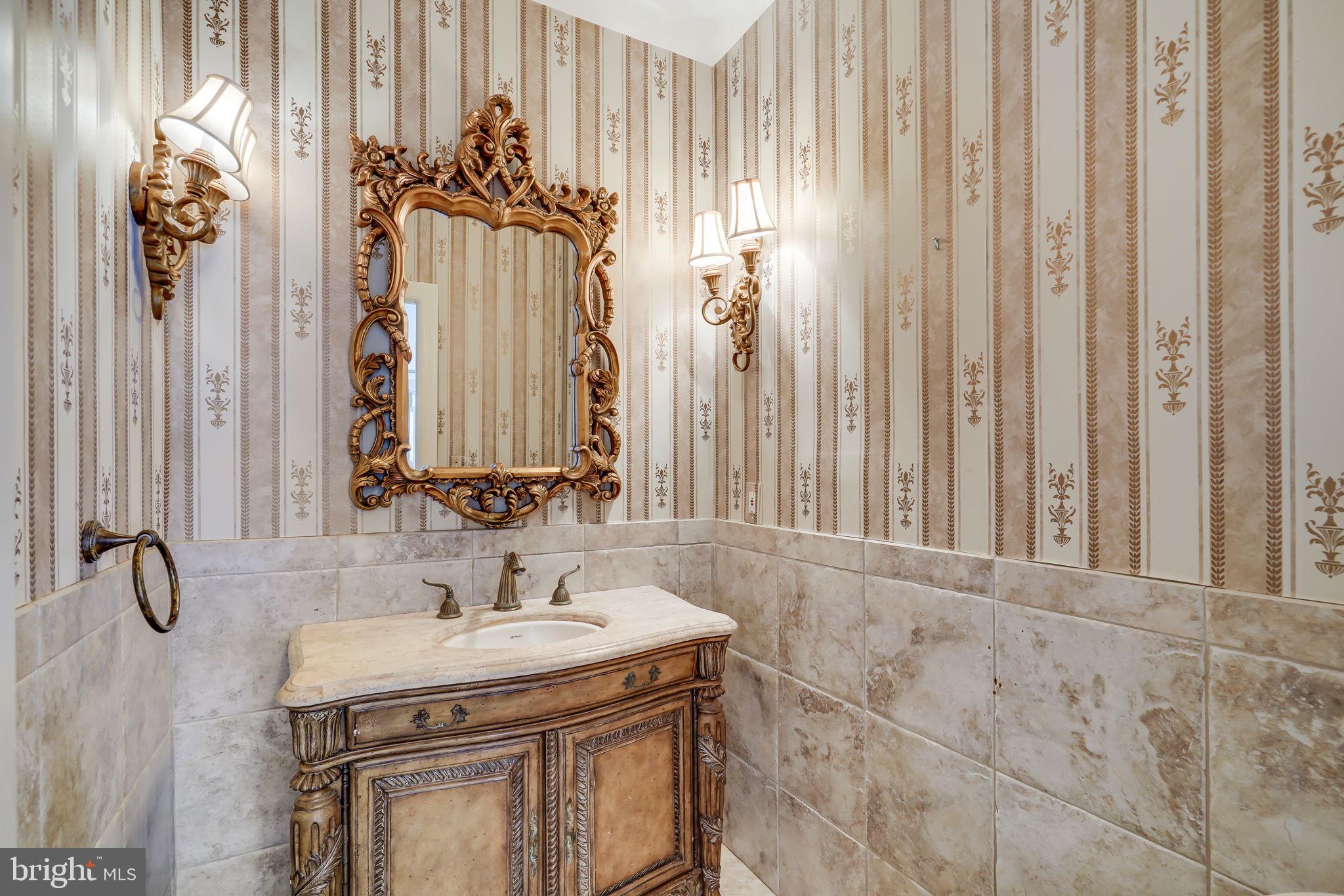 ARLINGTON RIDGE - Residential