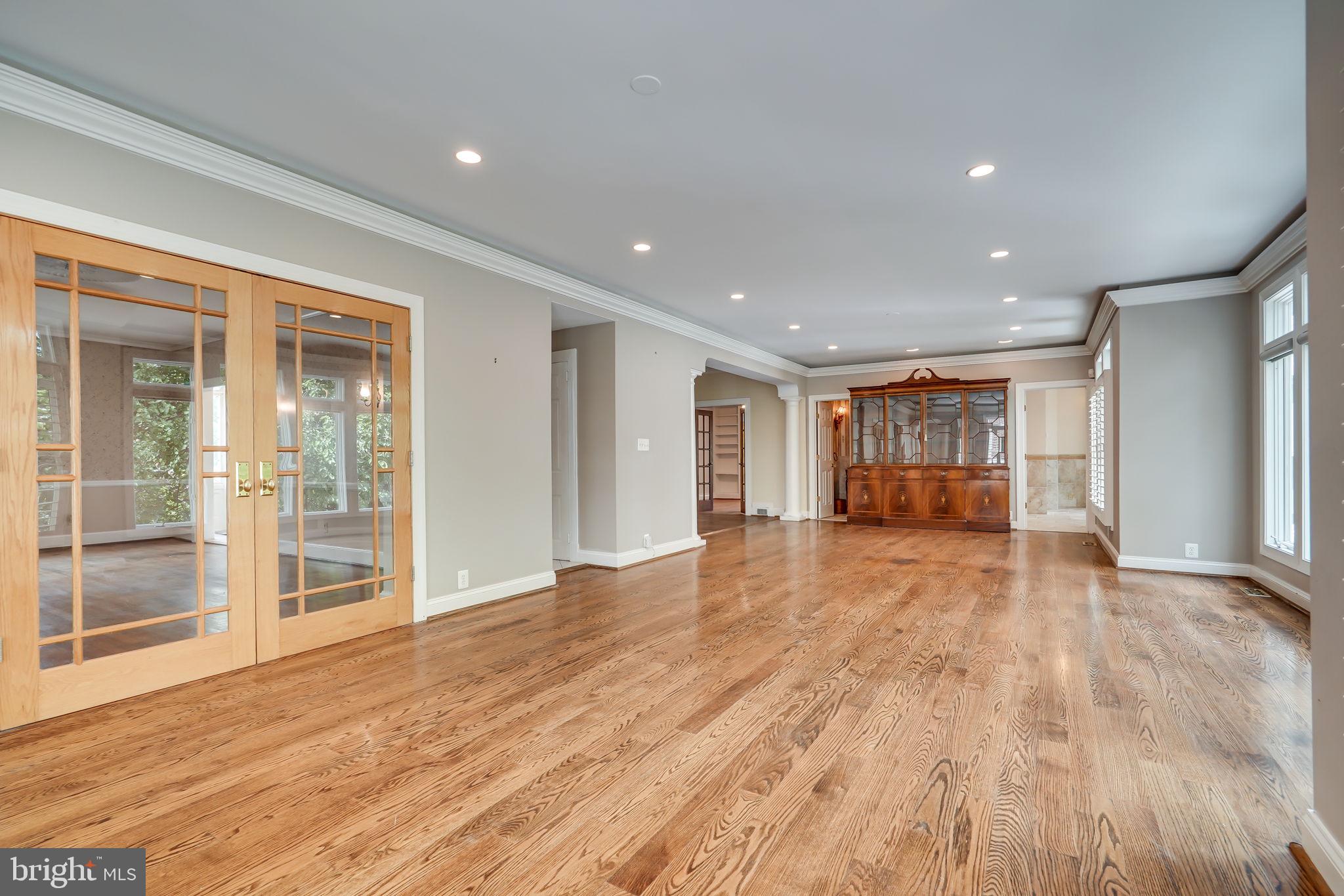 ARLINGTON RIDGE - Residential