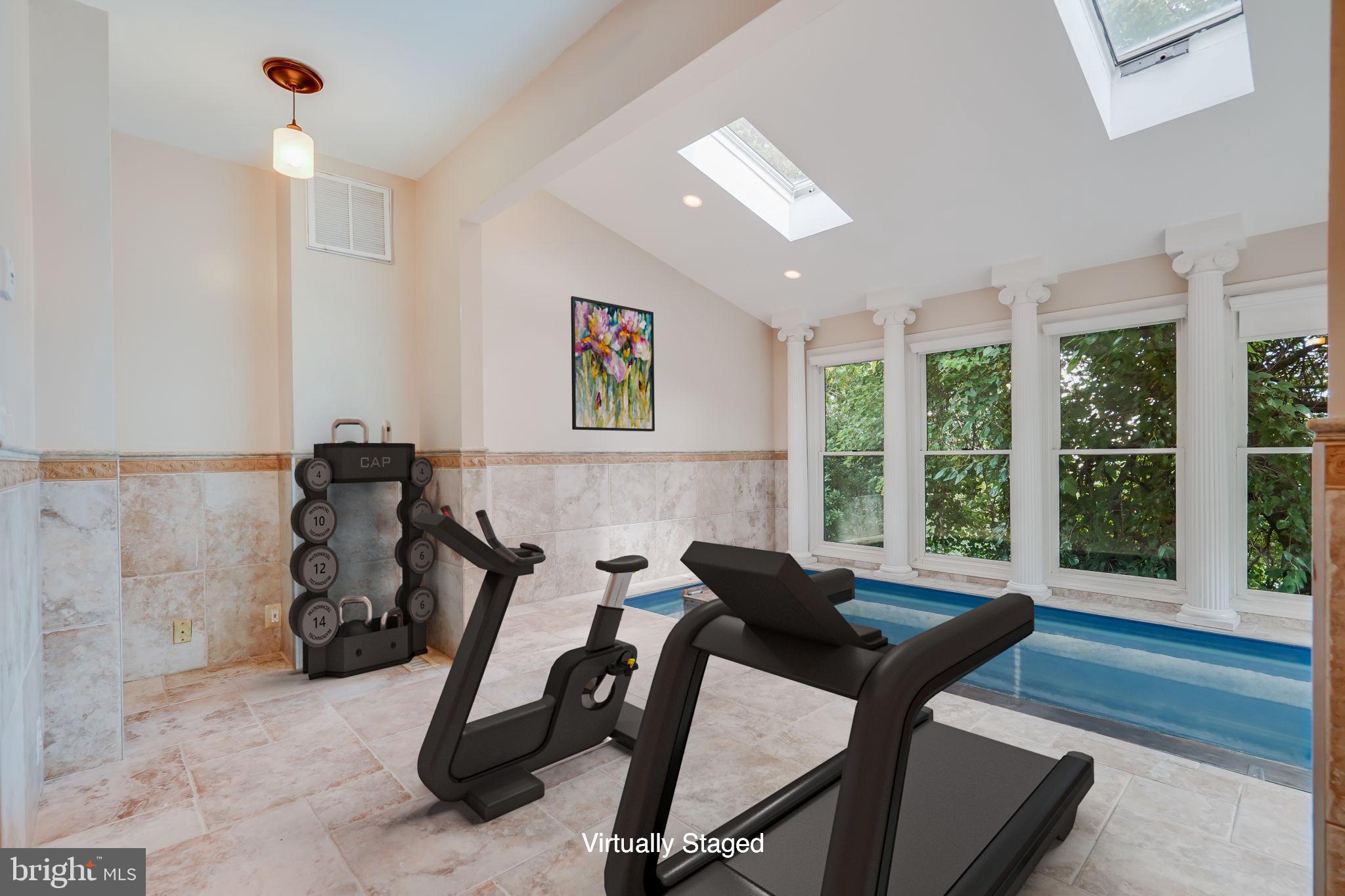 ARLINGTON RIDGE - Residential