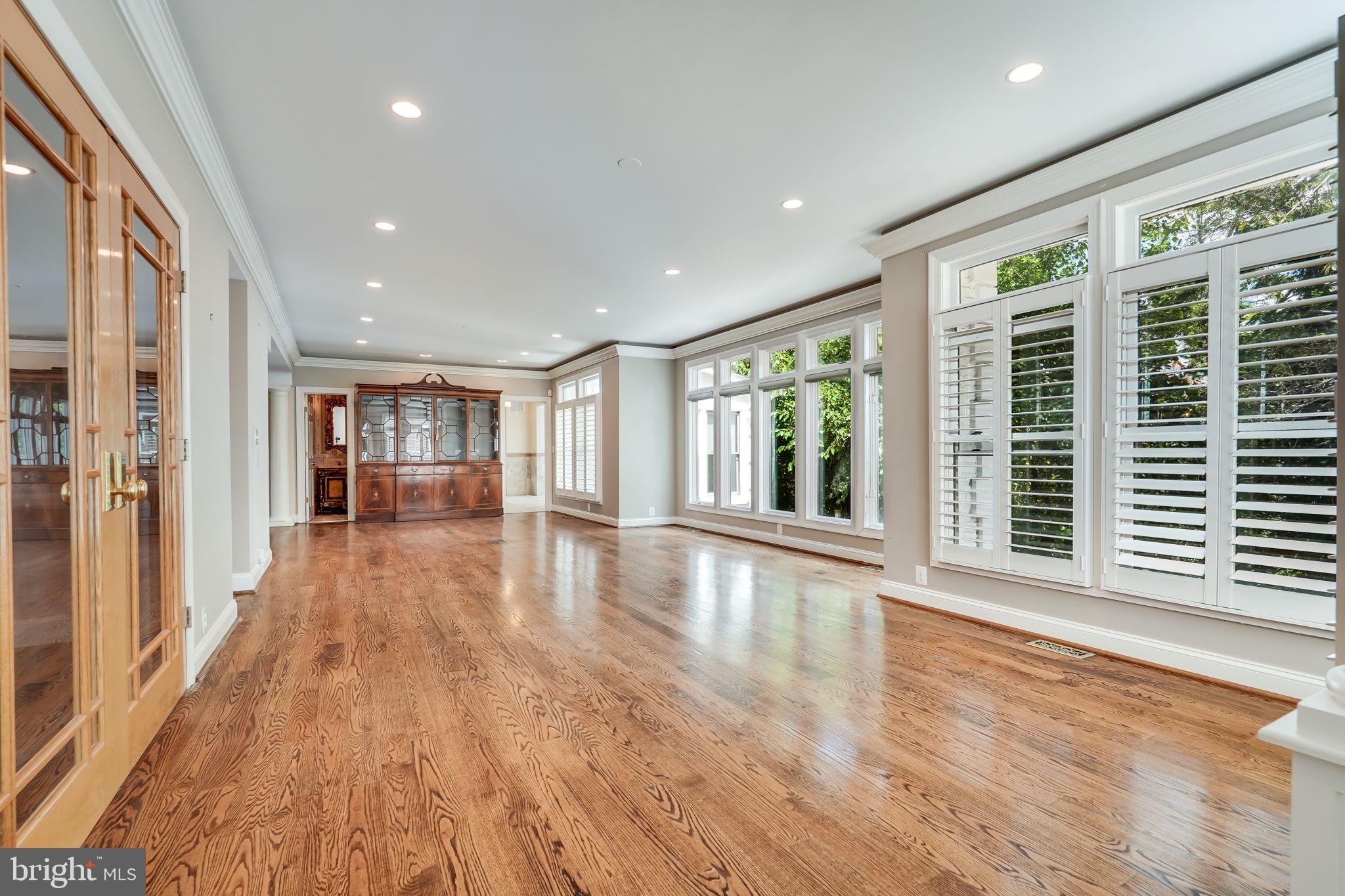 ARLINGTON RIDGE - Residential