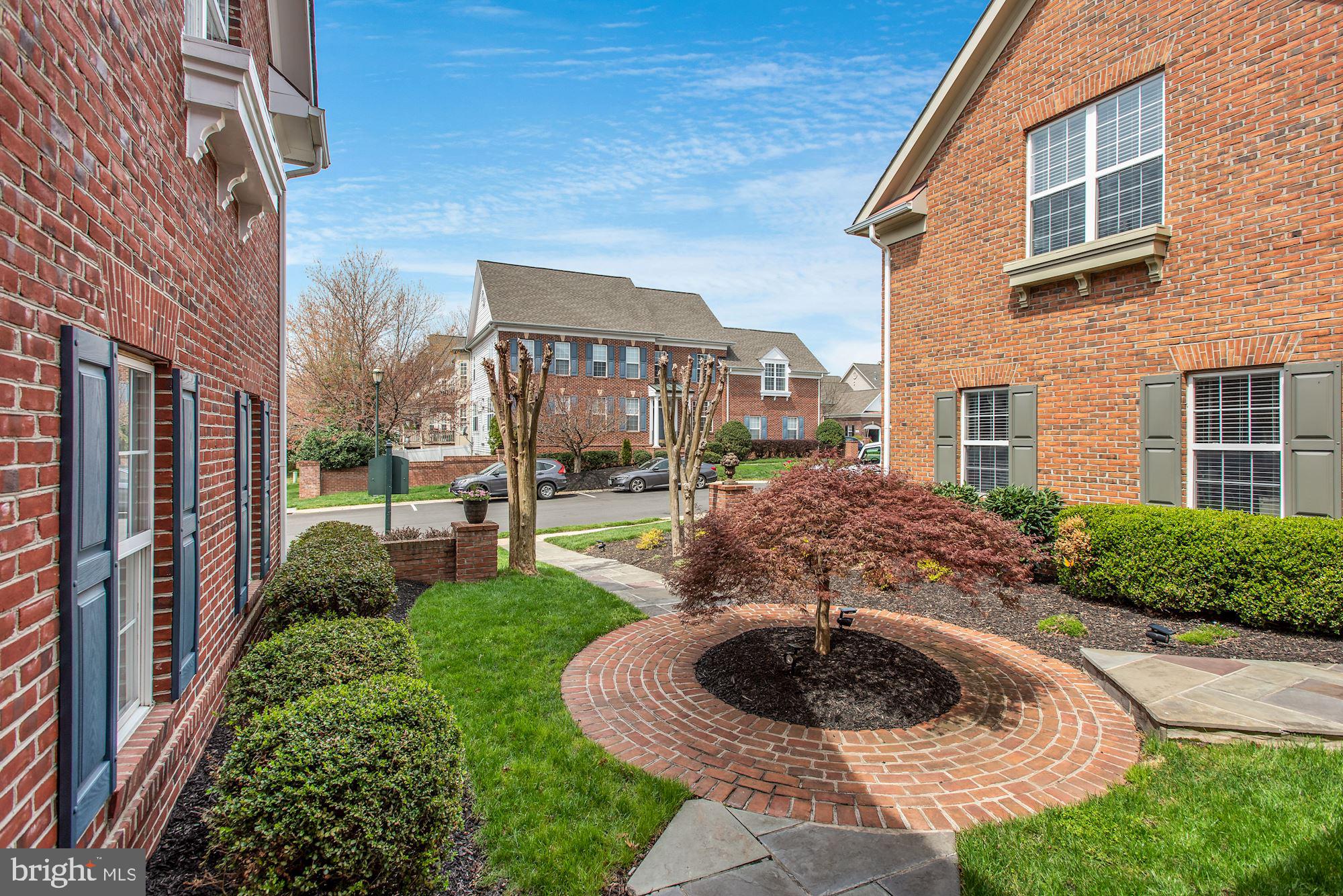 18488 LANIER ISLAND SQUARE