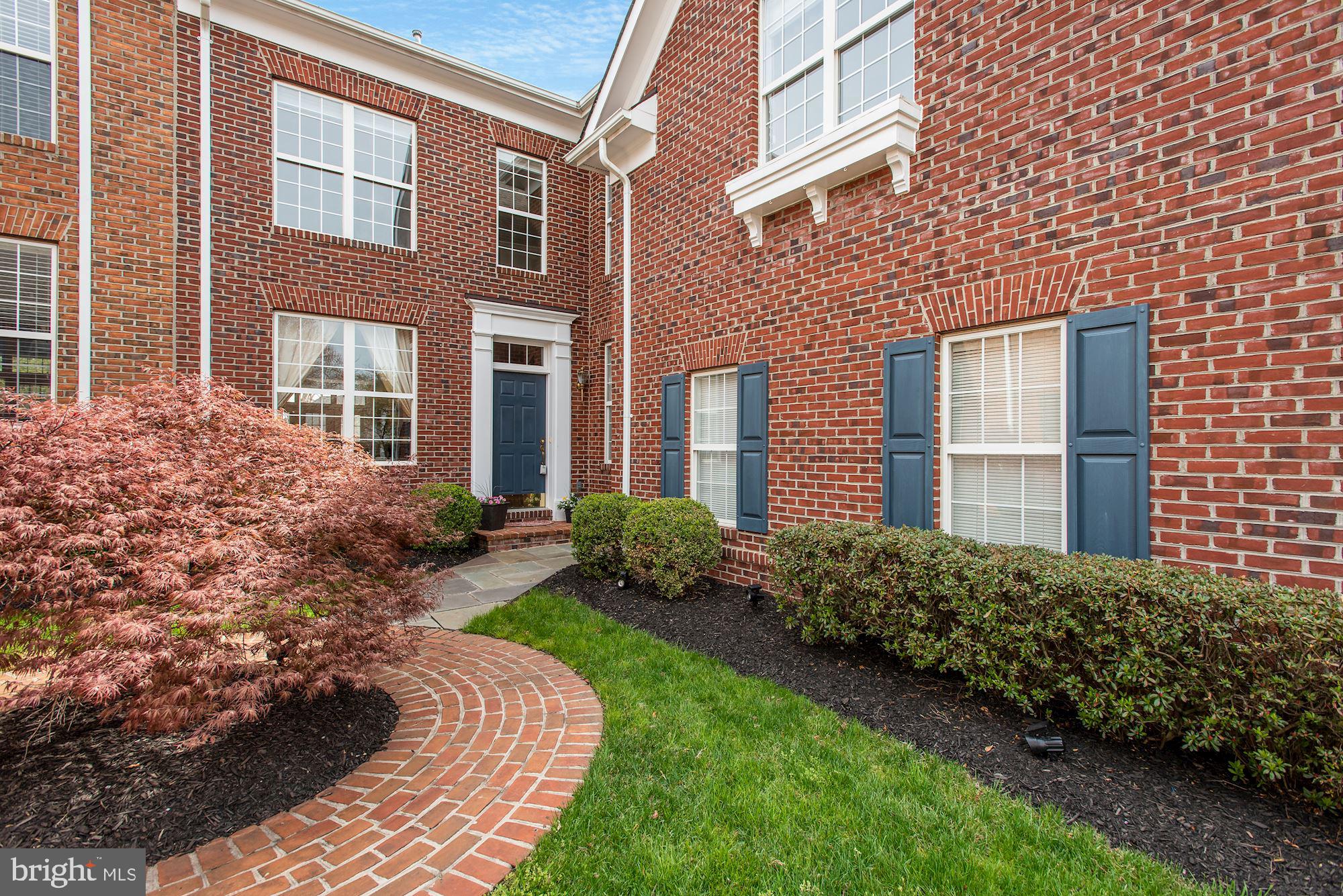 18488 LANIER ISLAND SQUARE