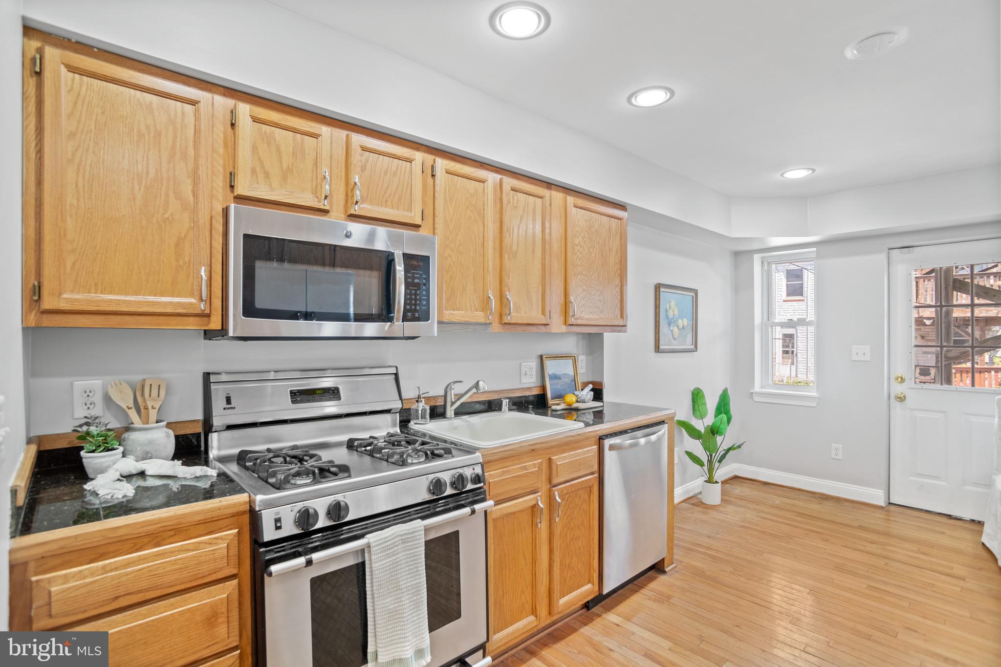 LOCUST POINT - Residential