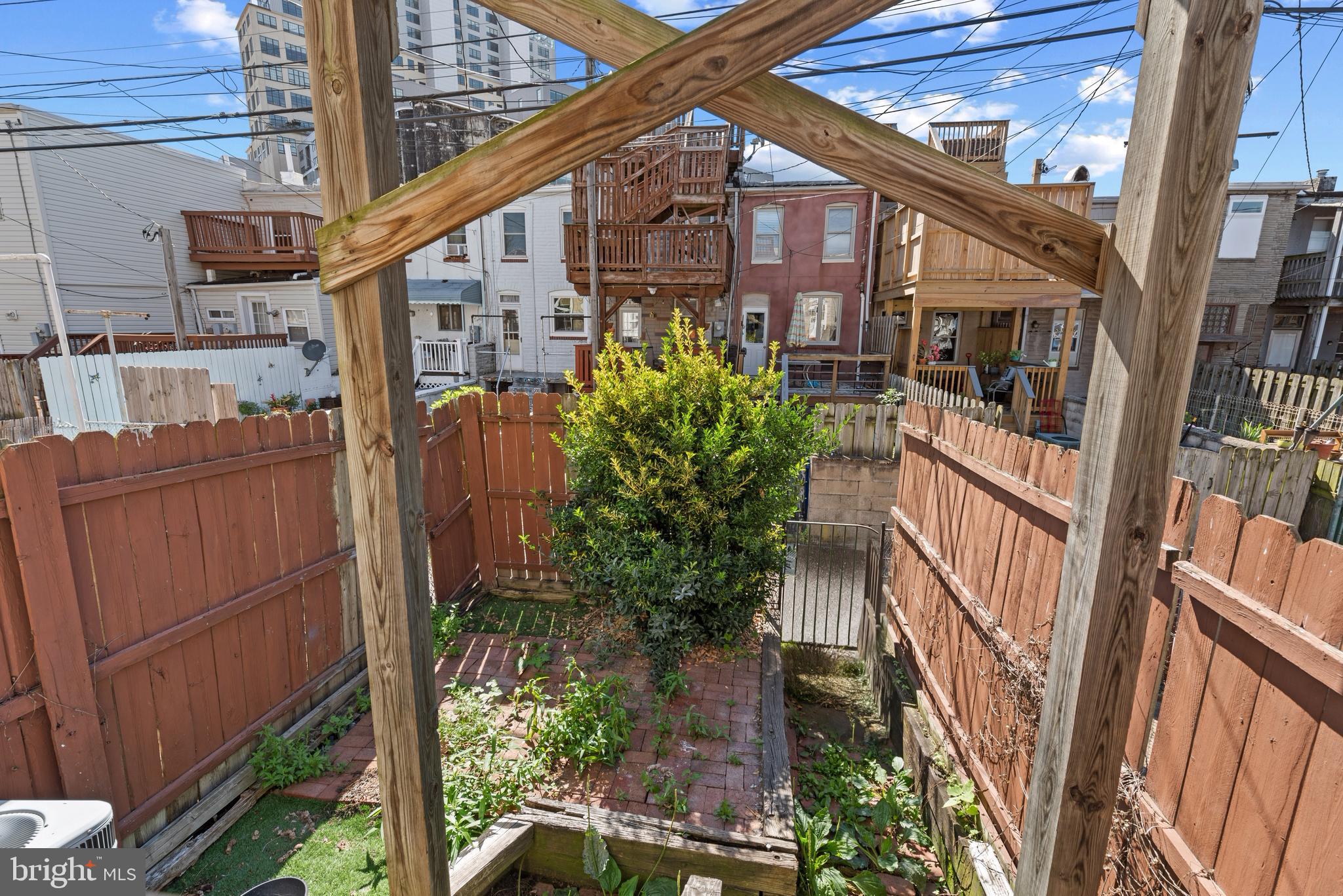 LOCUST POINT - Residential