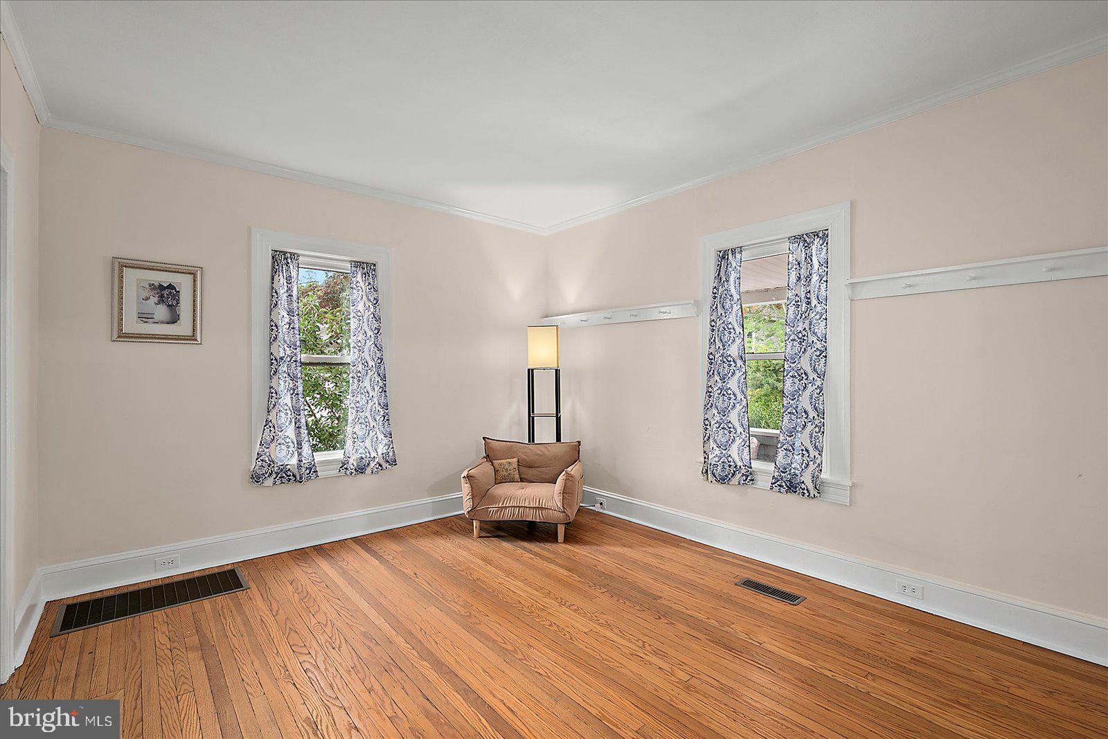 NEWTOWN - Residential