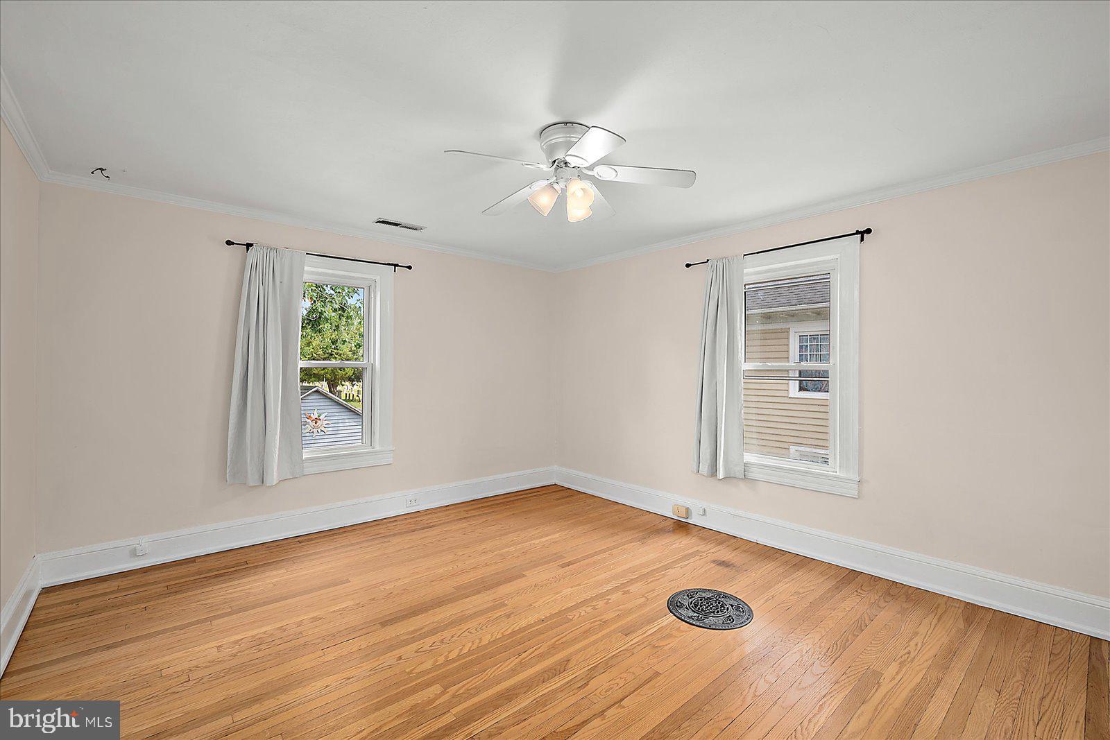 NEWTOWN - Residential