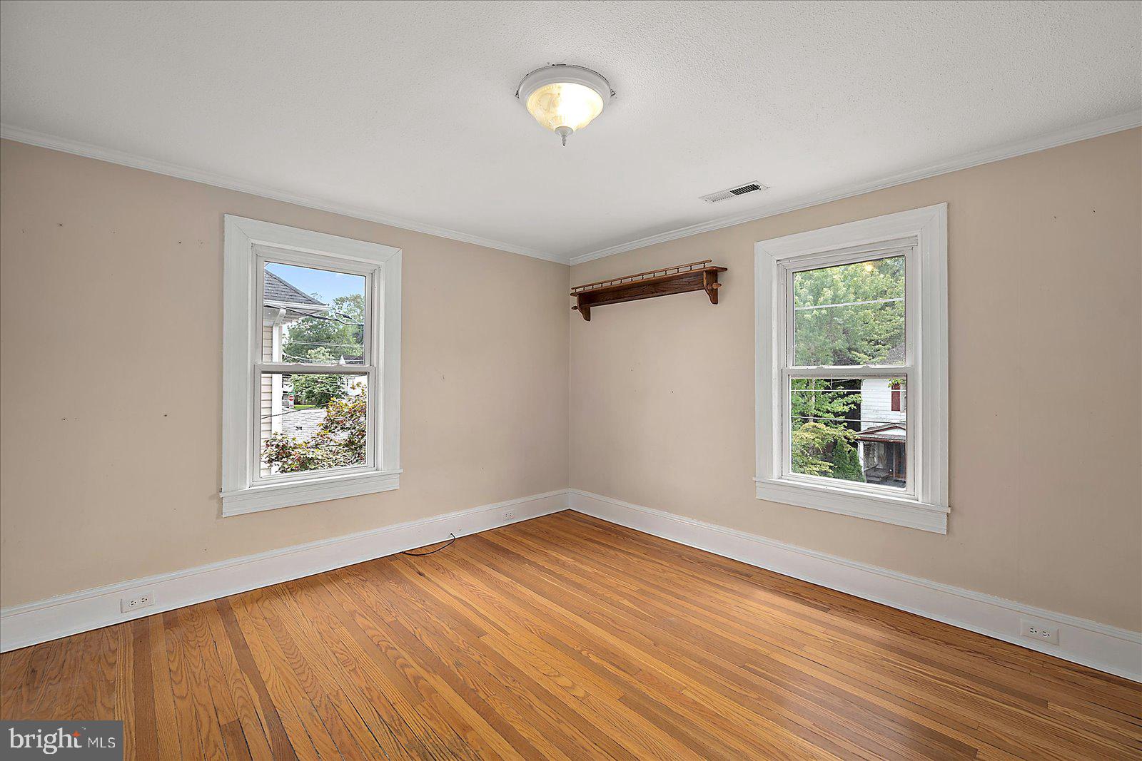 NEWTOWN - Residential