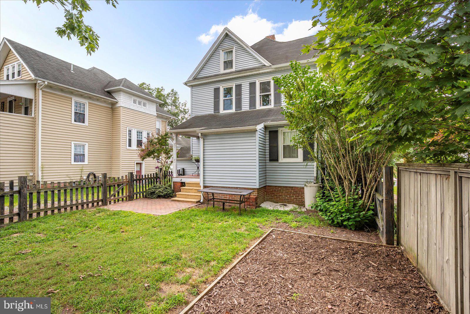 NEWTOWN - Residential