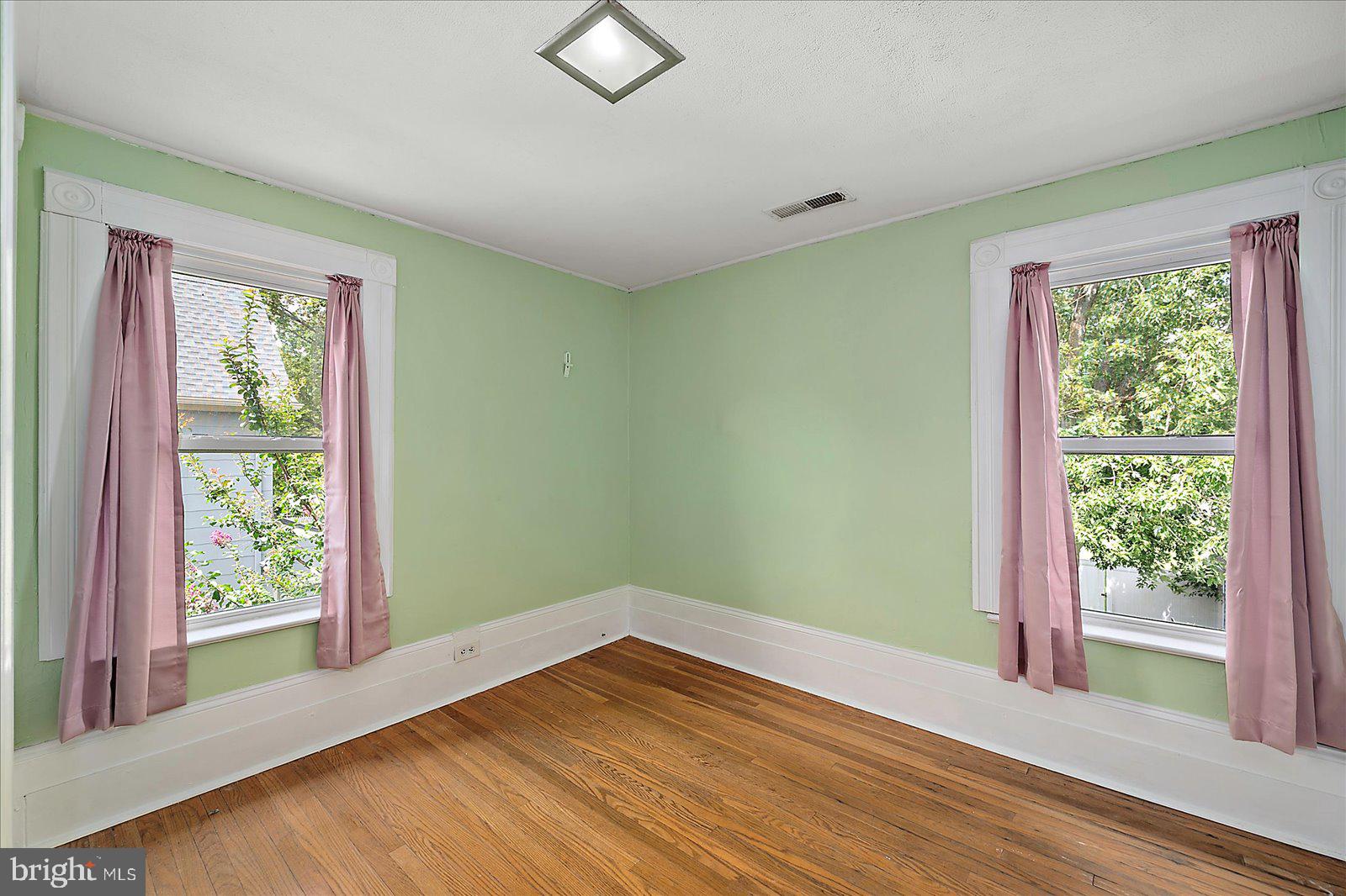 NEWTOWN - Residential