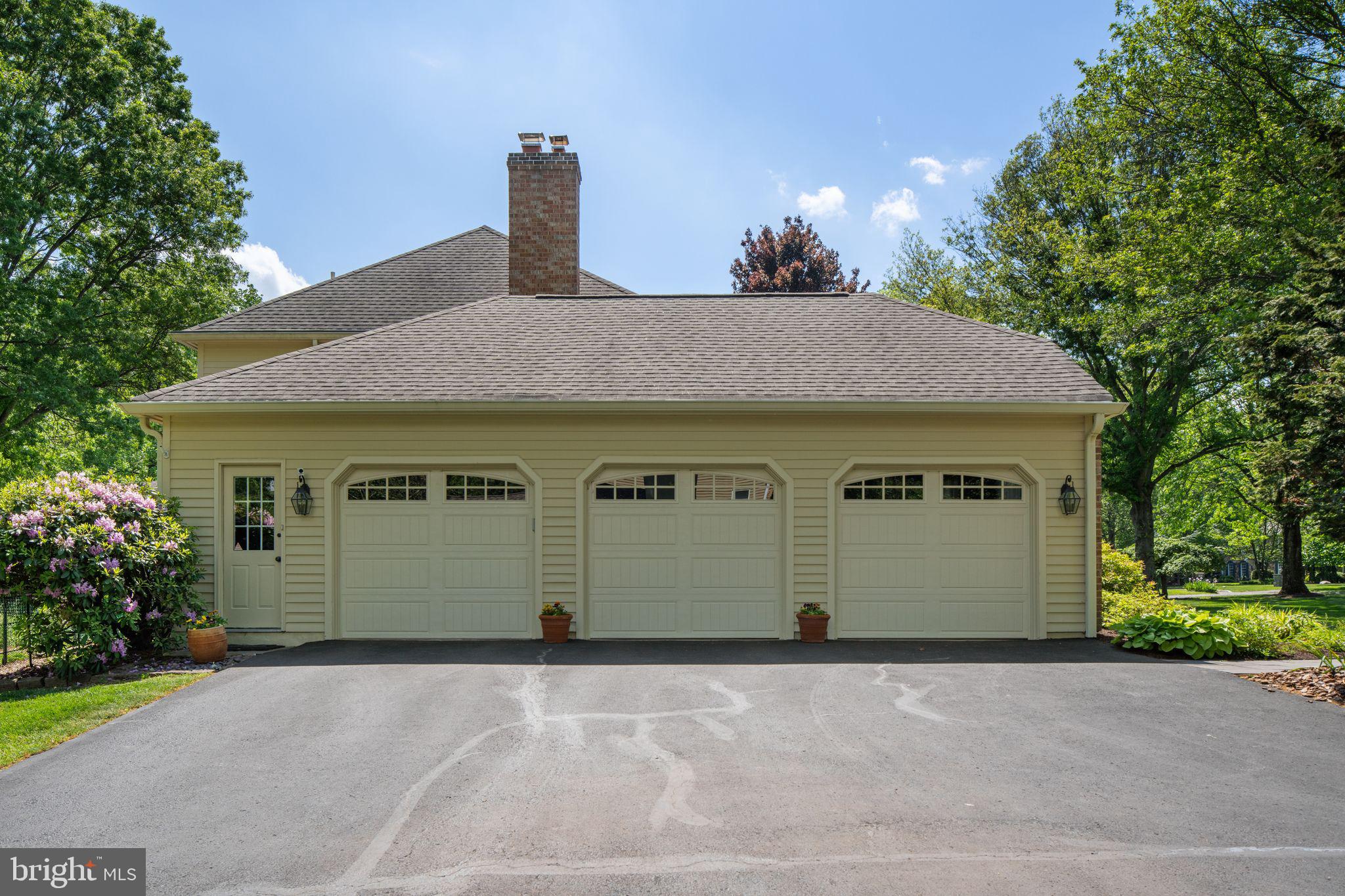 PEBBLE HILL - Residential