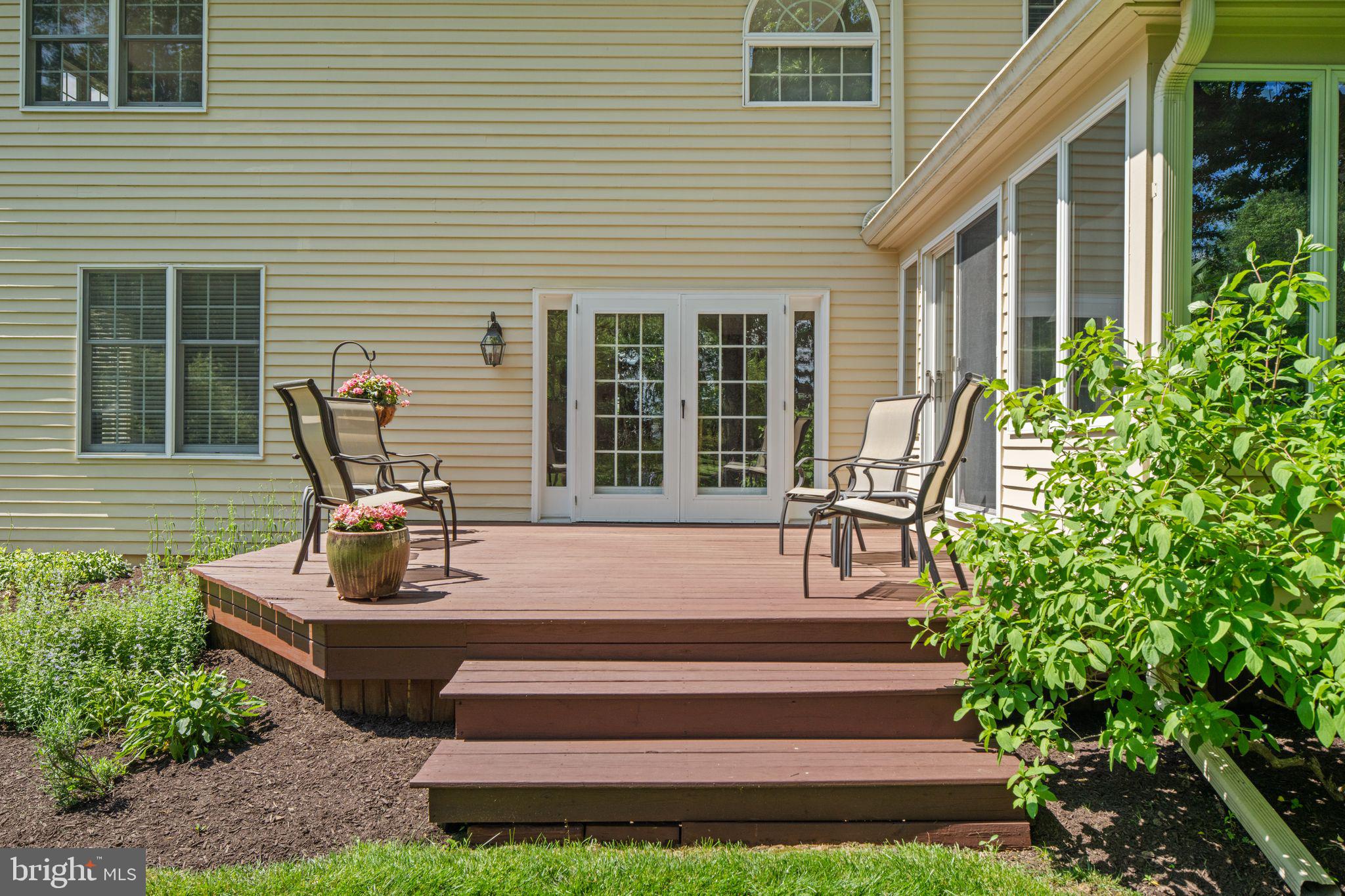 PEBBLE HILL - Residential