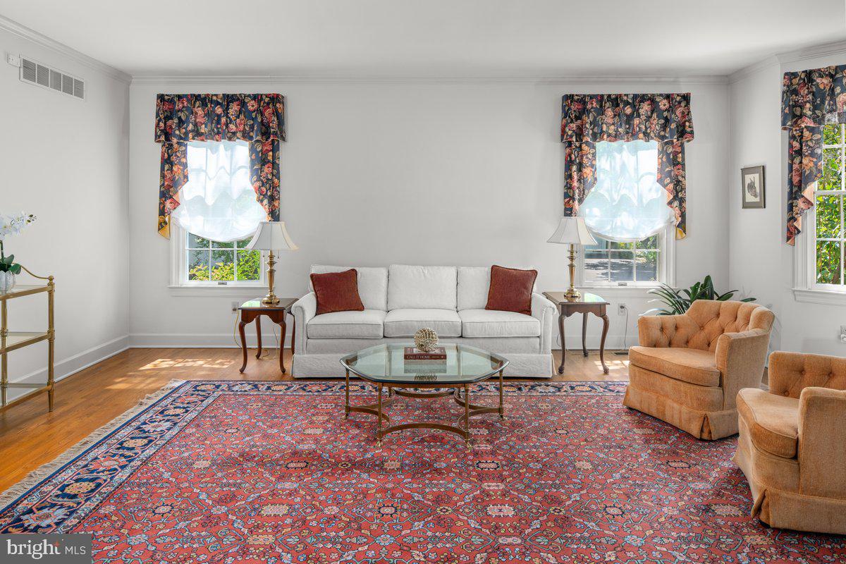 PEBBLE HILL - Residential
