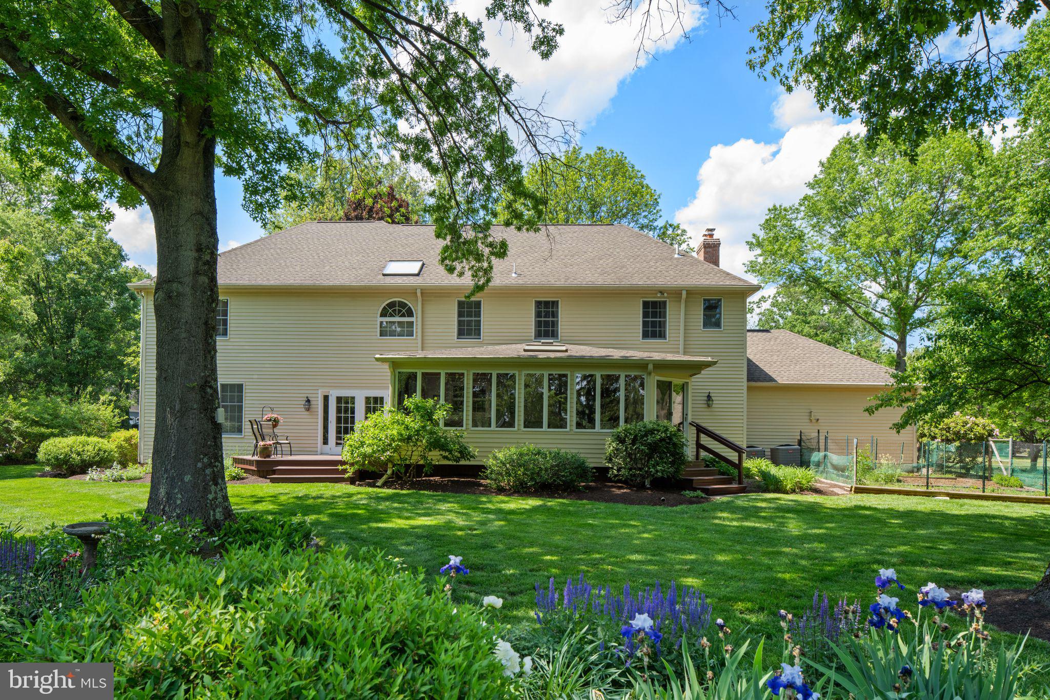 PEBBLE HILL - Residential