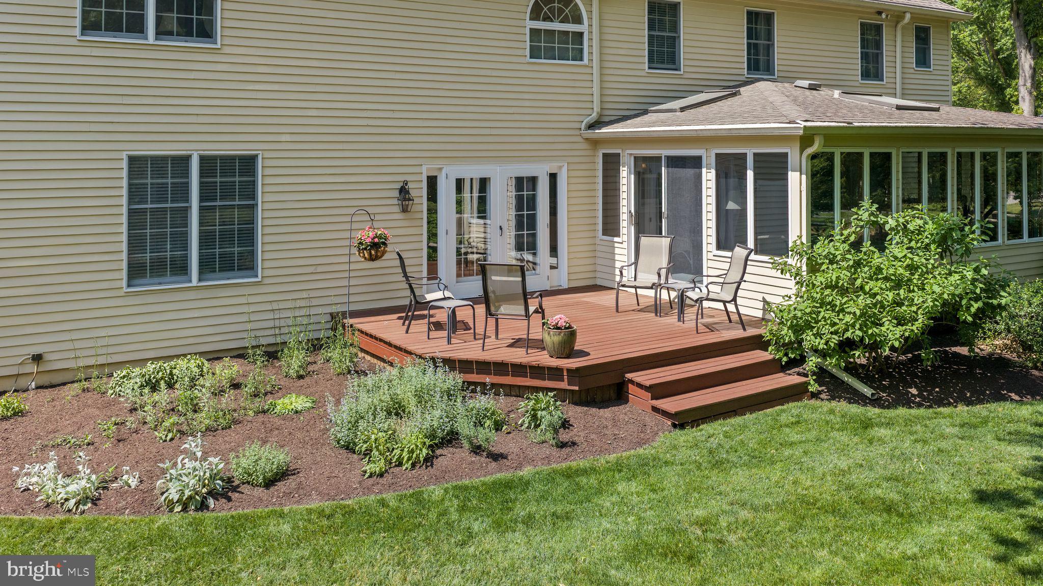 PEBBLE HILL - Residential