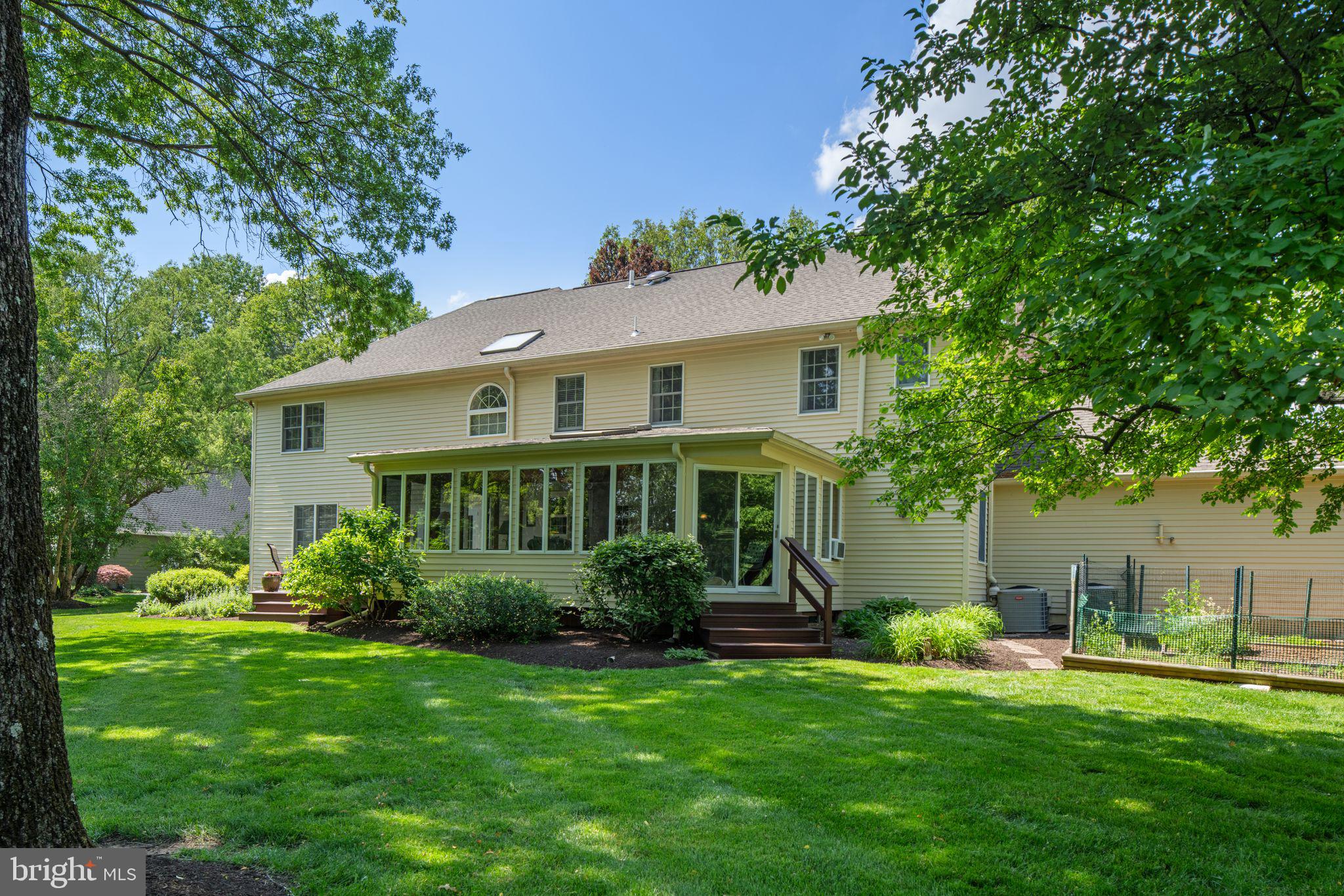 PEBBLE HILL - Residential