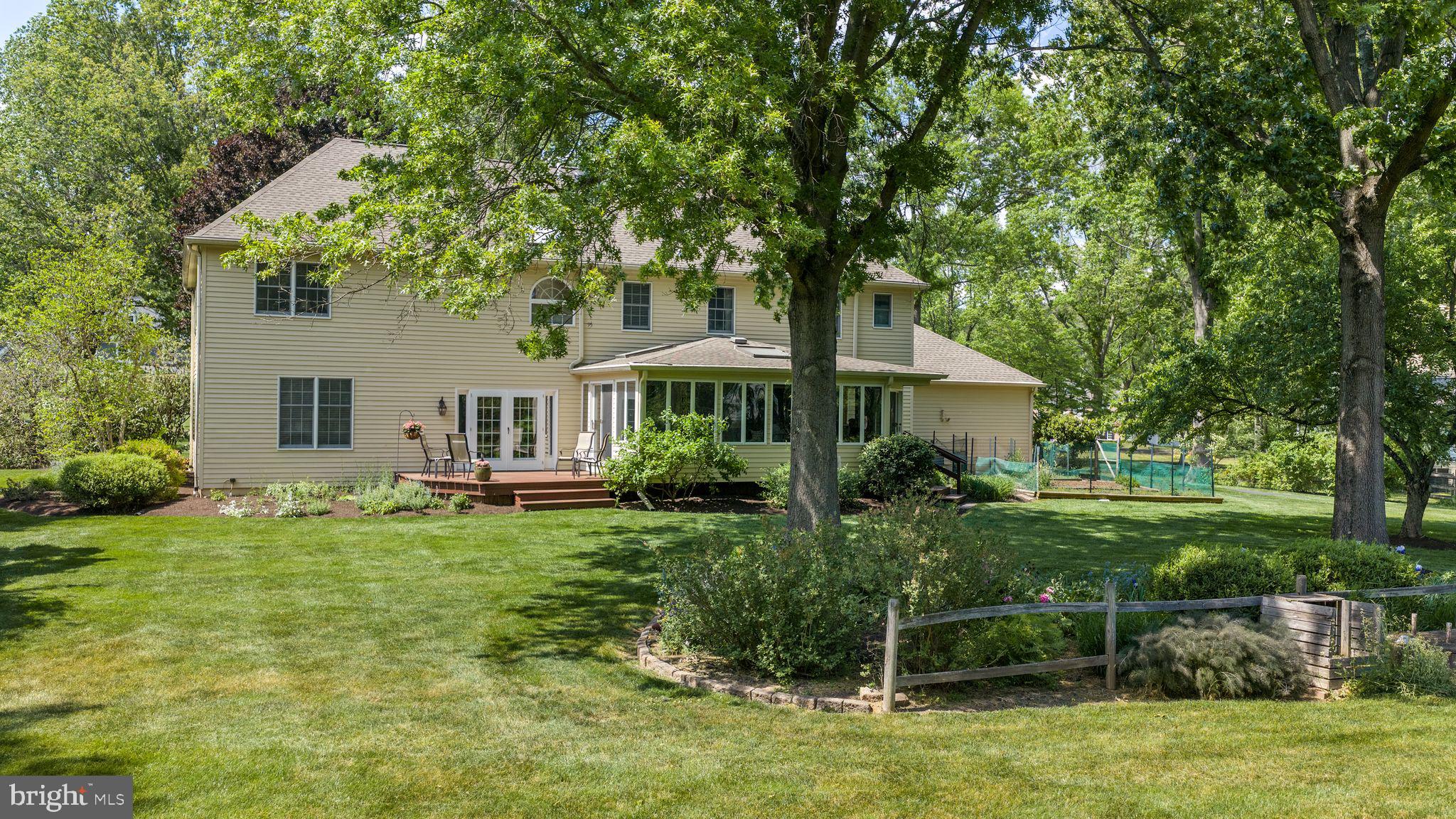 PEBBLE HILL - Residential