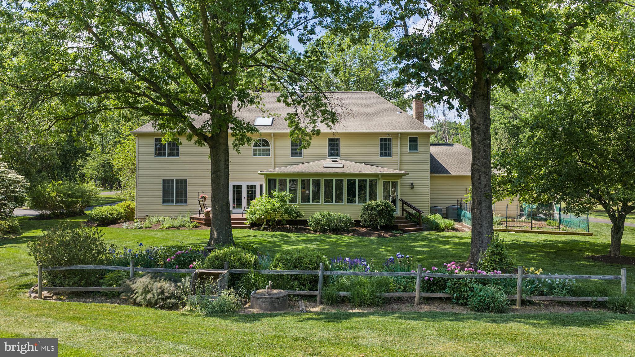 PEBBLE HILL - Residential