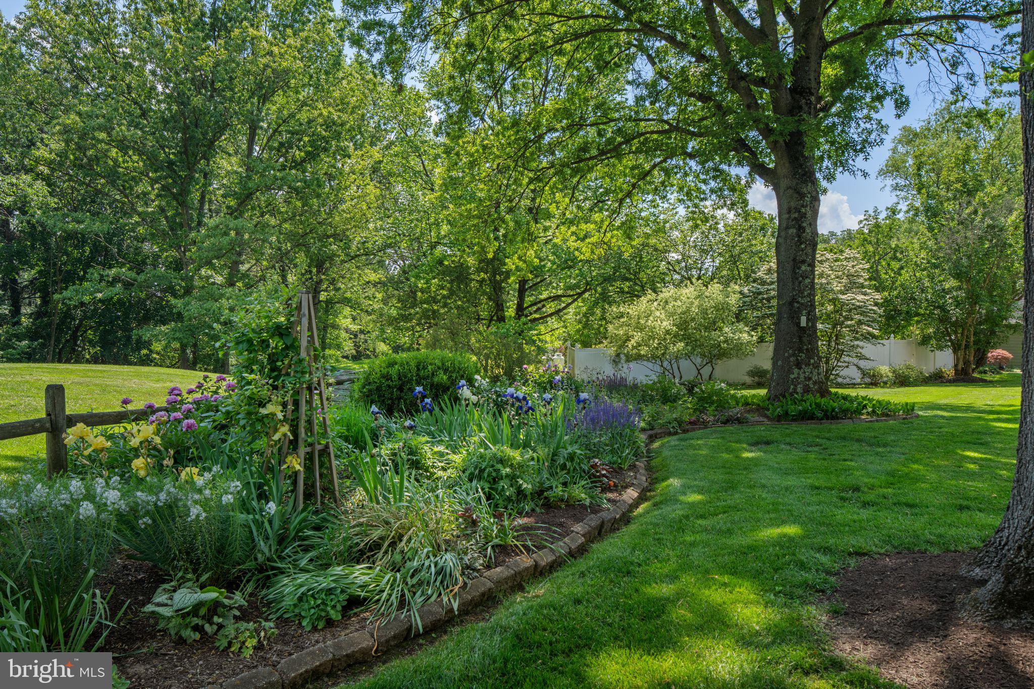 PEBBLE HILL - Residential
