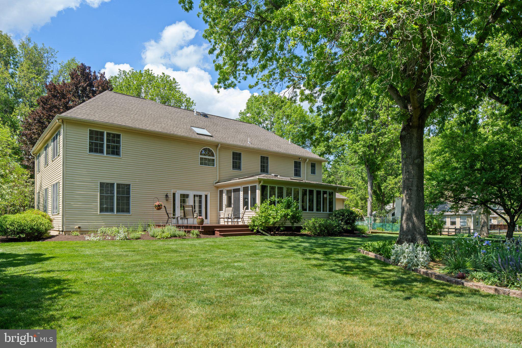 PEBBLE HILL - Residential