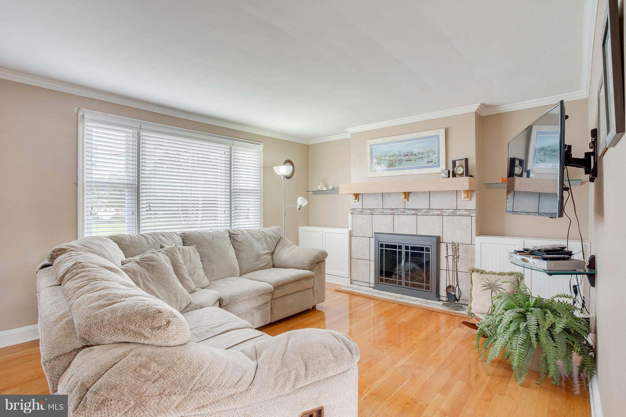 COLONIAL GARDENS - Residential