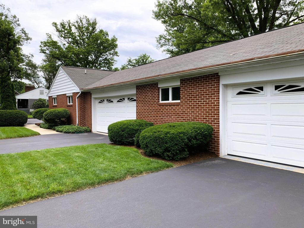 Photo of 301 S Locust Street, LITITZ, PA 17543 (MLS # PALA2073572)