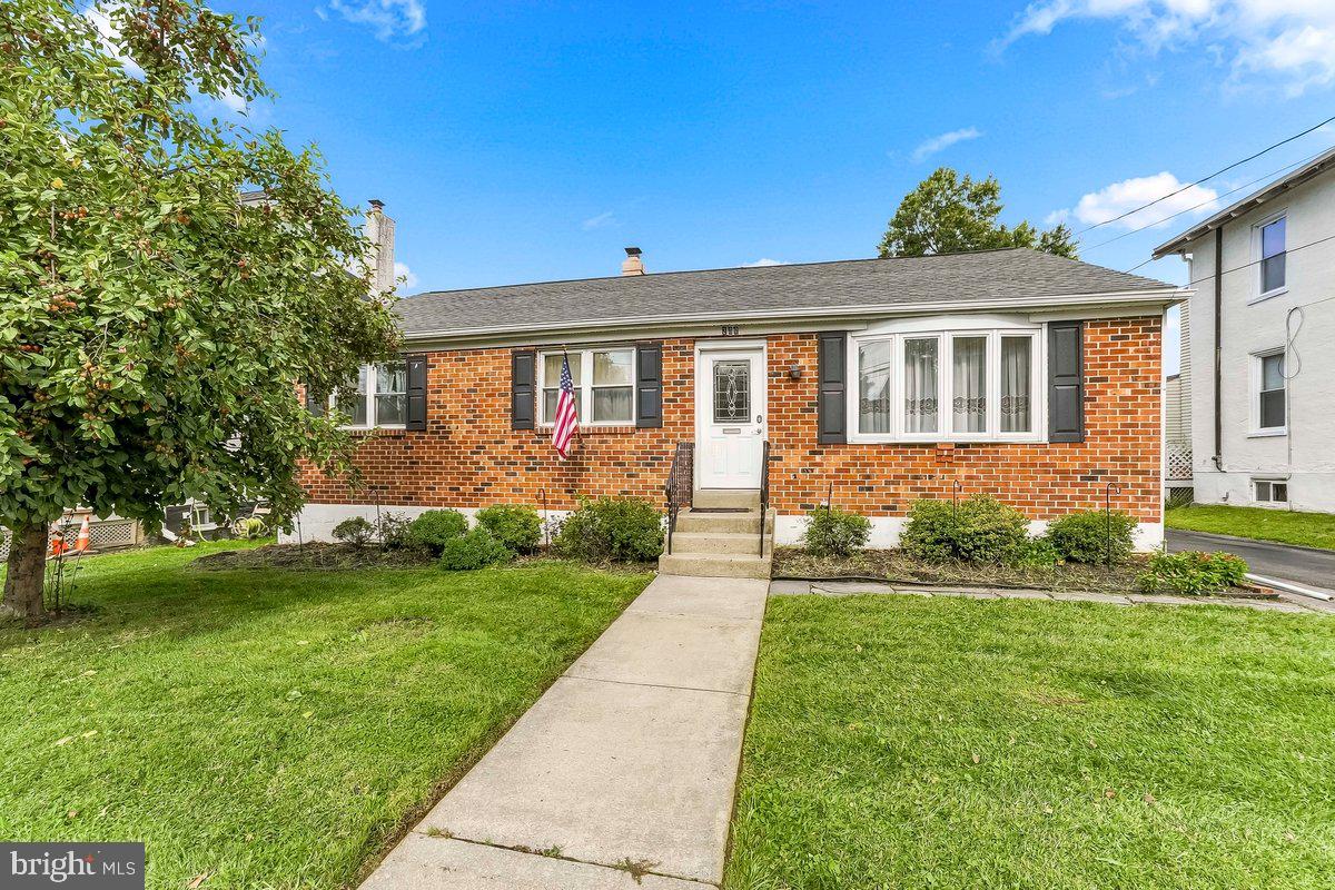 209 HENDERSON AVENUE