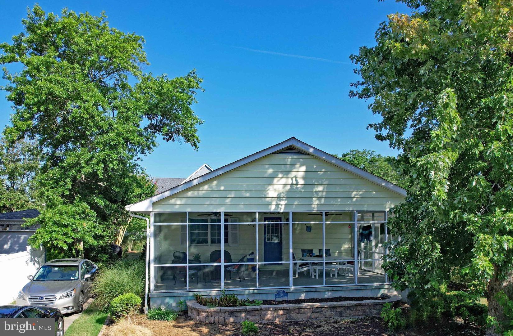 327 COUNTRY CLUB DRIVE