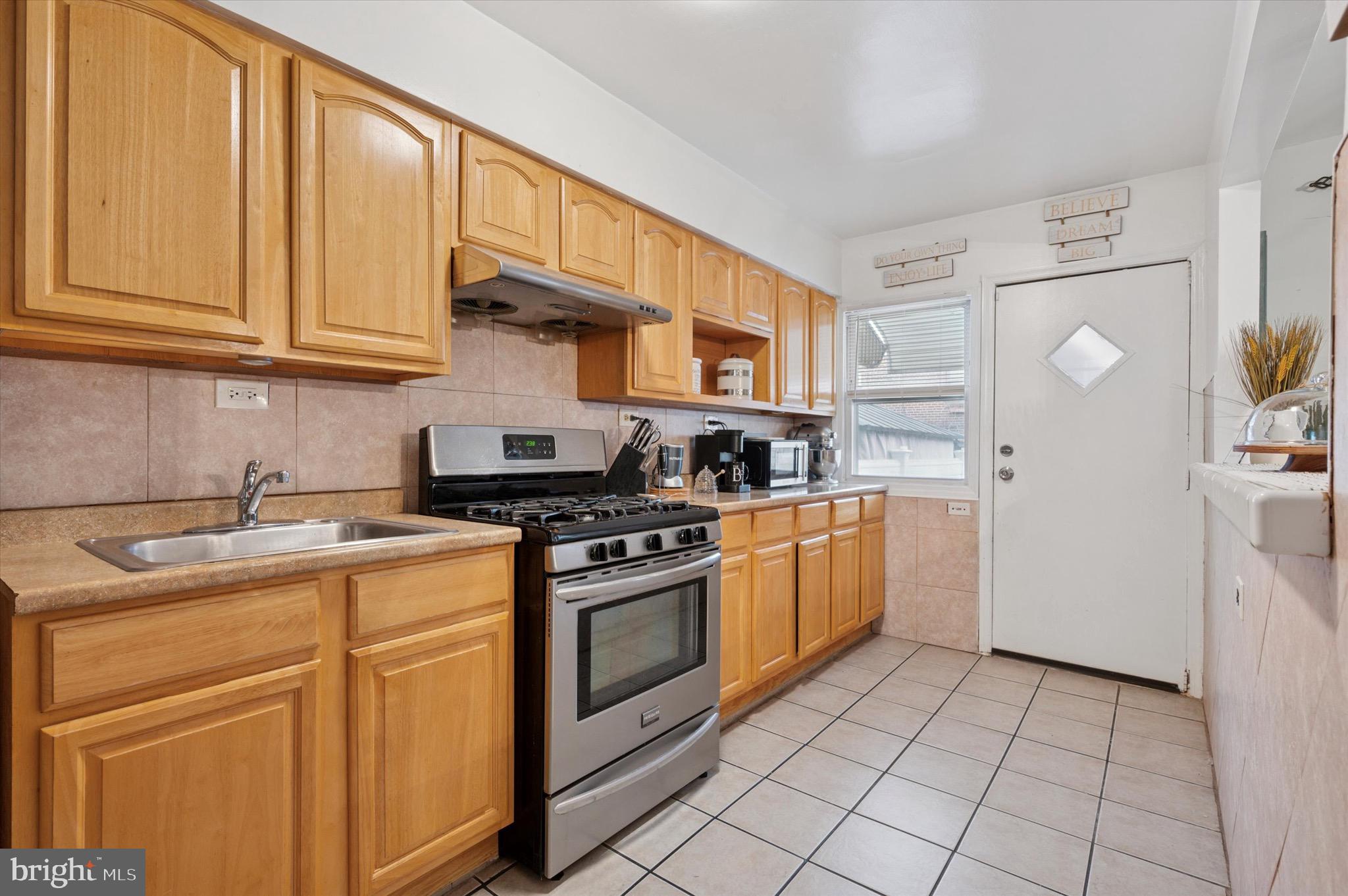 LAWNCREST - Residential