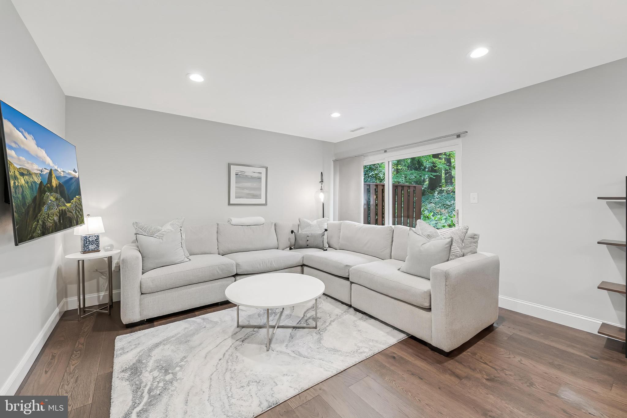 RESTON - Residential