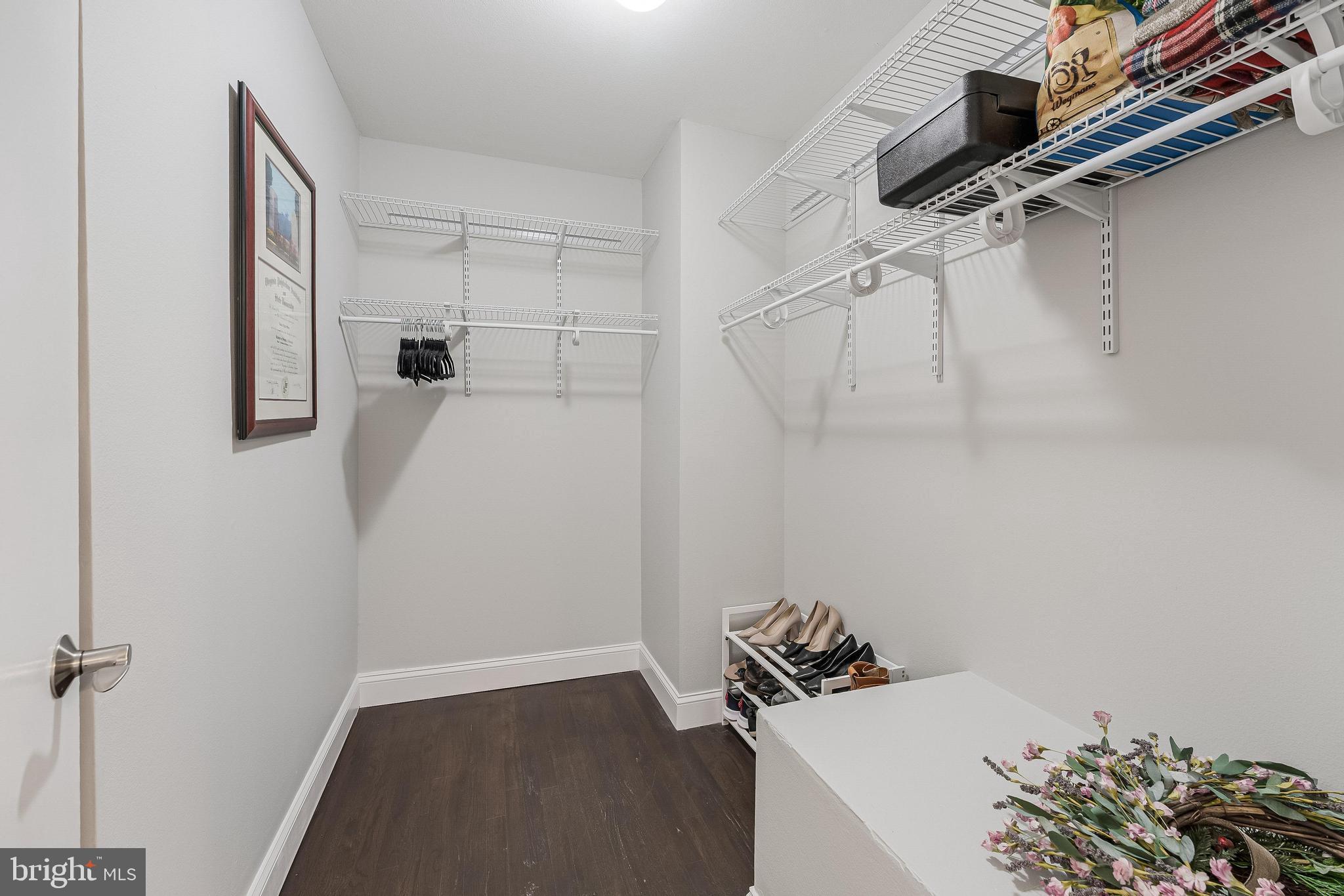 RESTON - Residential