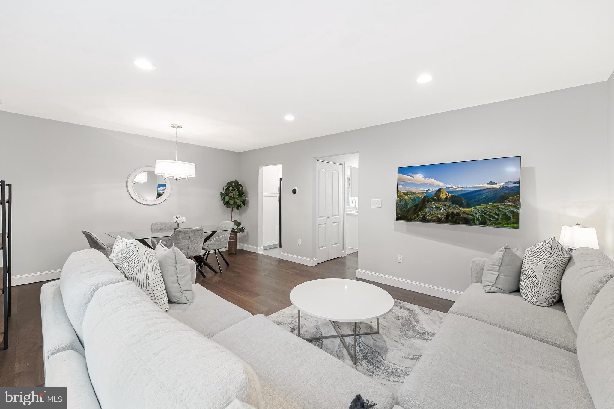 RESTON - Residential