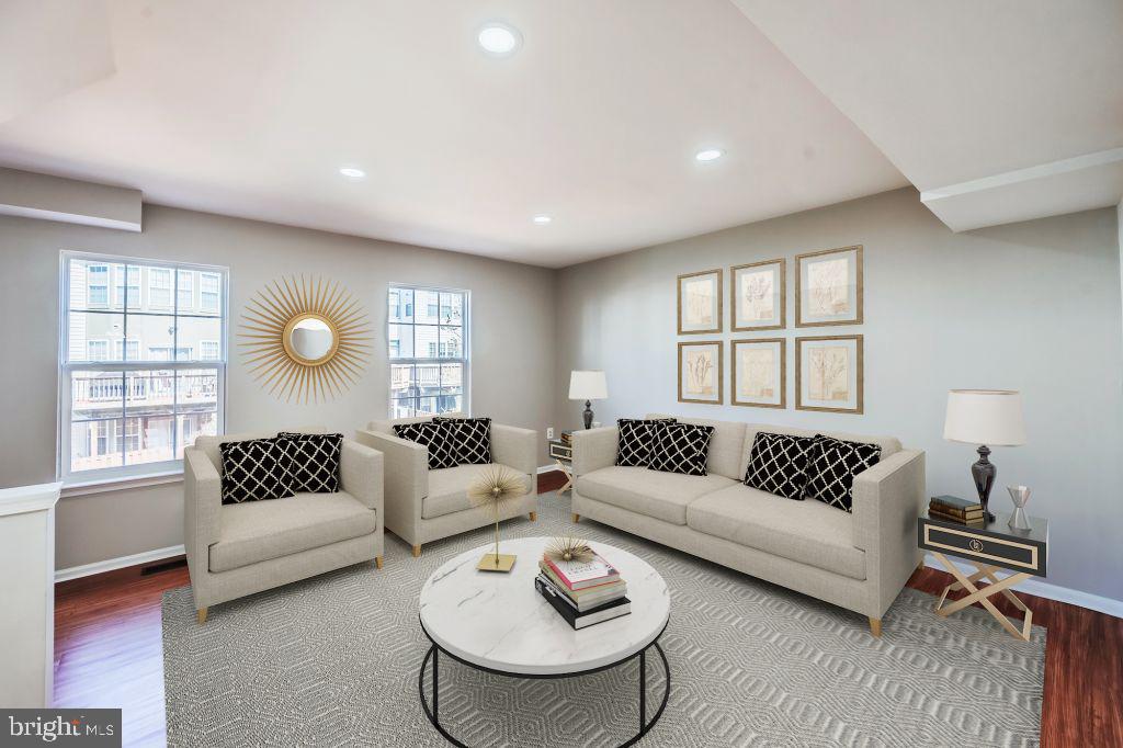 AUTUMN CHASE HUNT - Residential