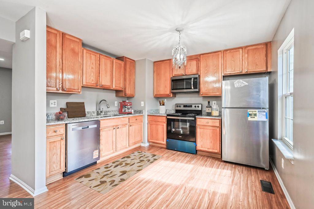 AUTUMN CHASE HUNT - Residential