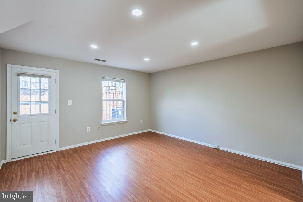 AUTUMN CHASE HUNT - Residential