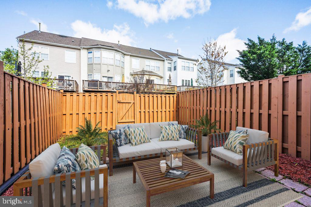 AUTUMN CHASE HUNT - Residential