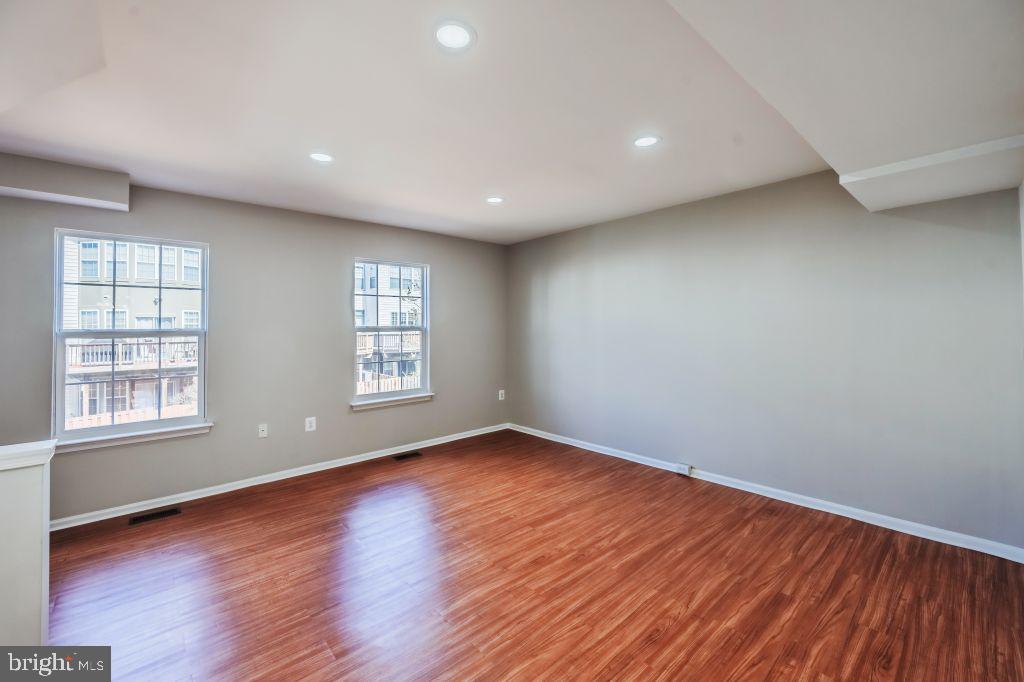 AUTUMN CHASE HUNT - Residential