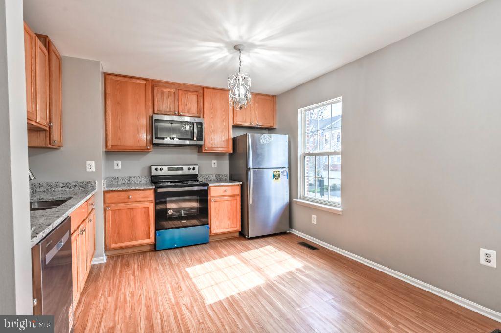 AUTUMN CHASE HUNT - Residential