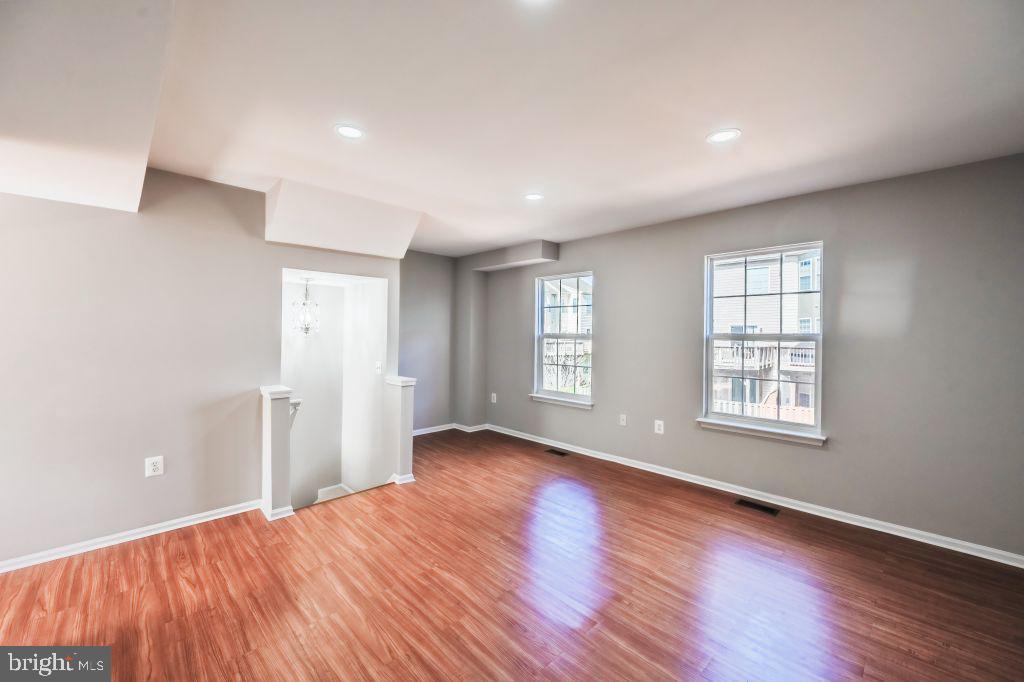 AUTUMN CHASE HUNT - Residential