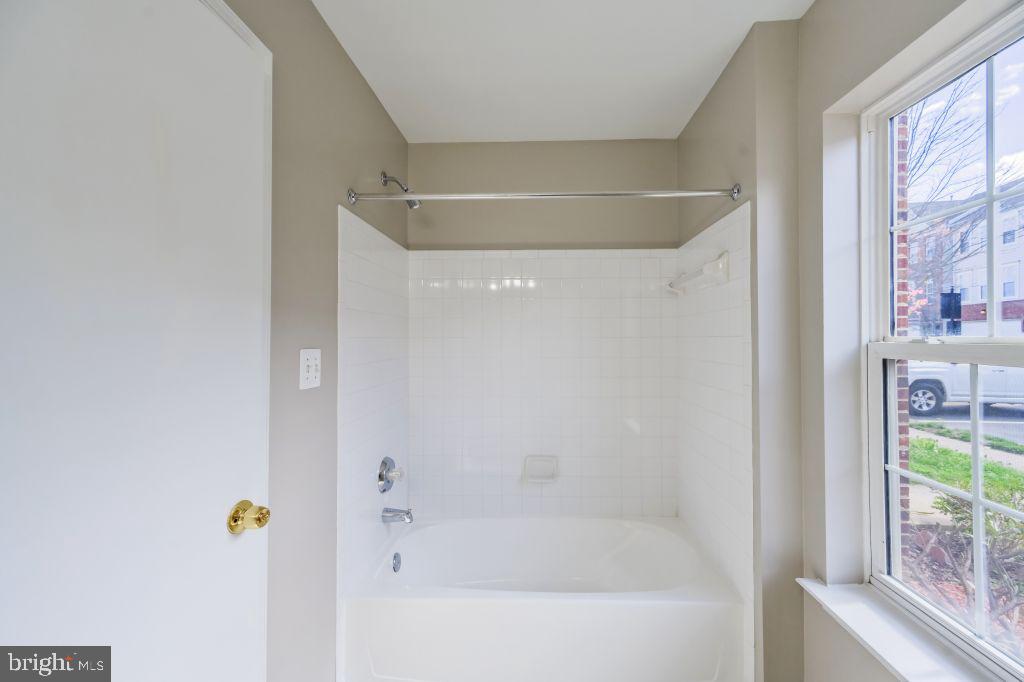 AUTUMN CHASE HUNT - Residential