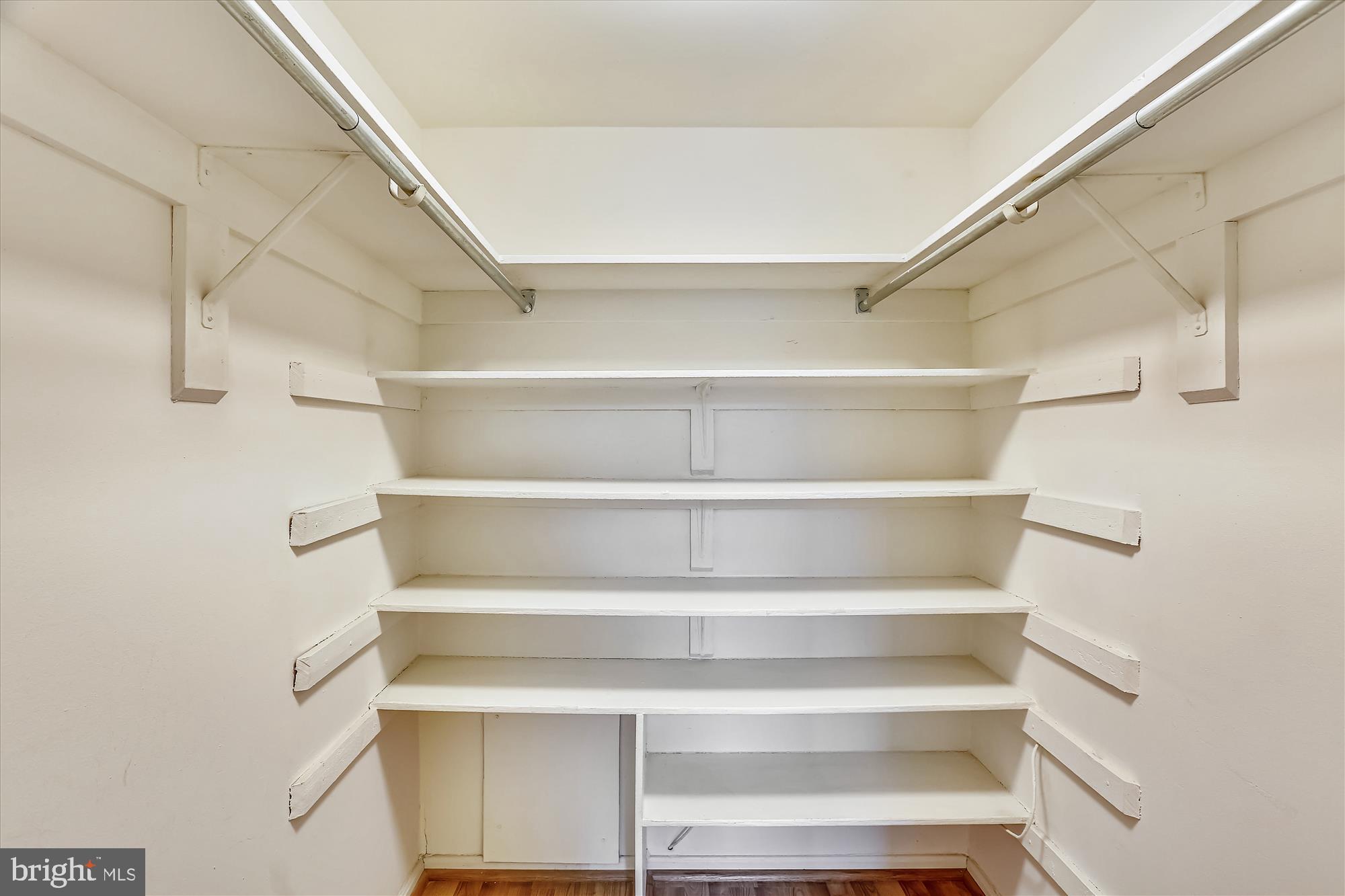 AMERICANA CENTRE - Residential