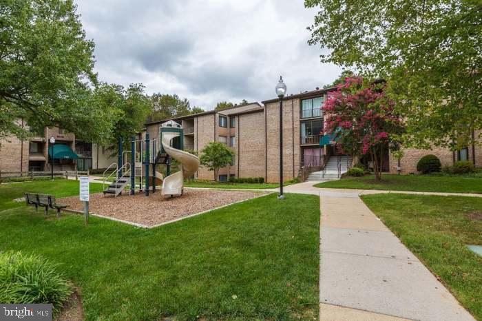 All utilities included in condo fee. Recently remodeled selling AS IS in great condition. Unit is T-3 (47)
Two bedroom-Two bath unit in great condition. Main bedroom with bathroom included and walk-in closet. Stainless steel appliances and hardwood floor laminated throught the condo.
Close to highway and shopping center.