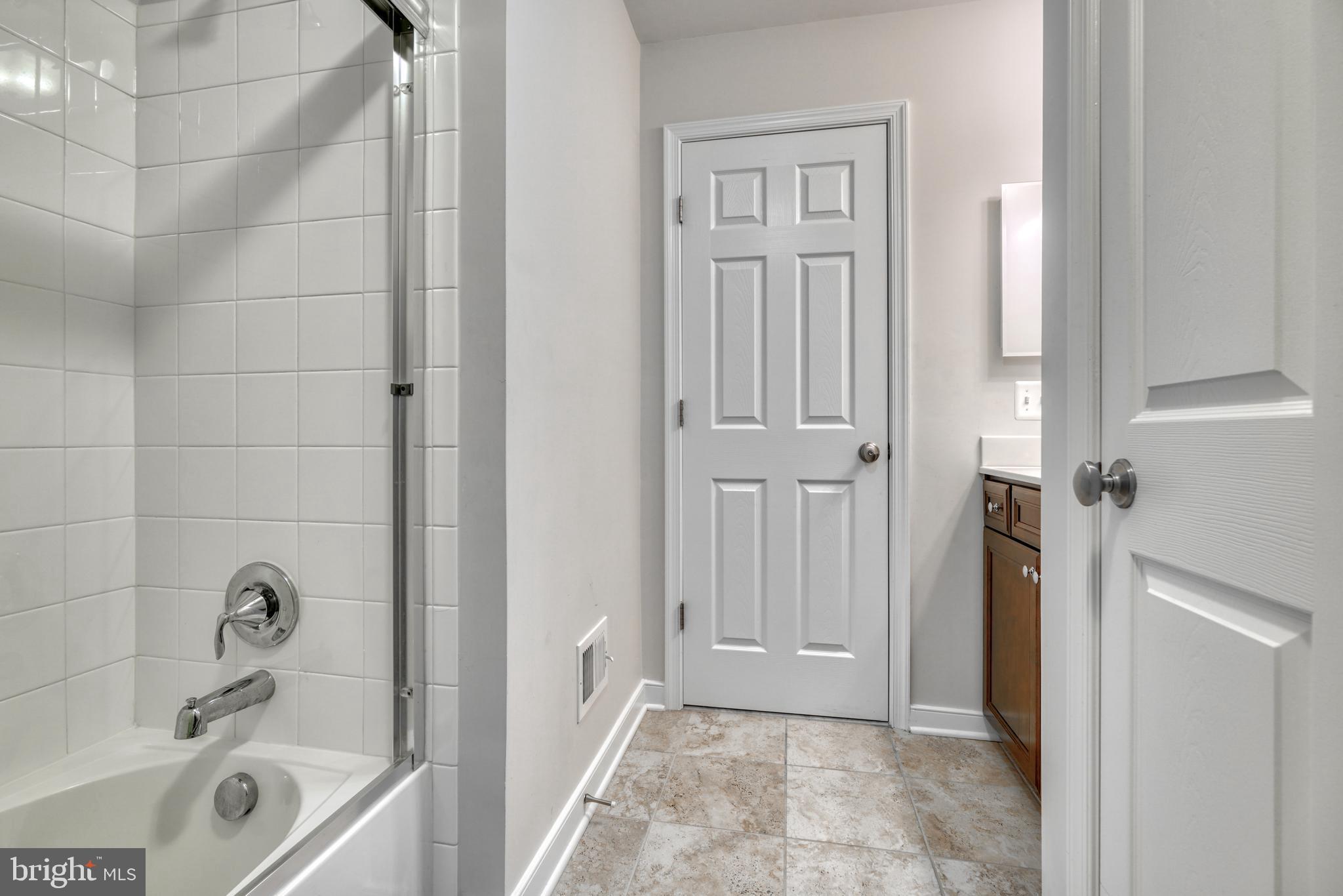 HUNT VALLEY - Residential Lease