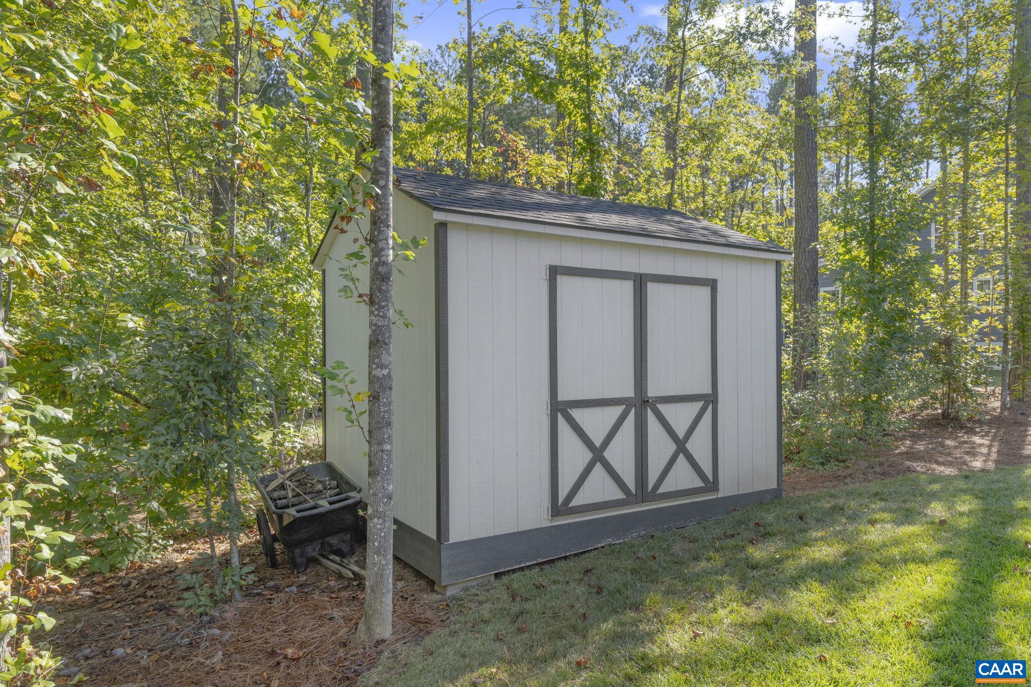 MEADOW BROOK - Residential