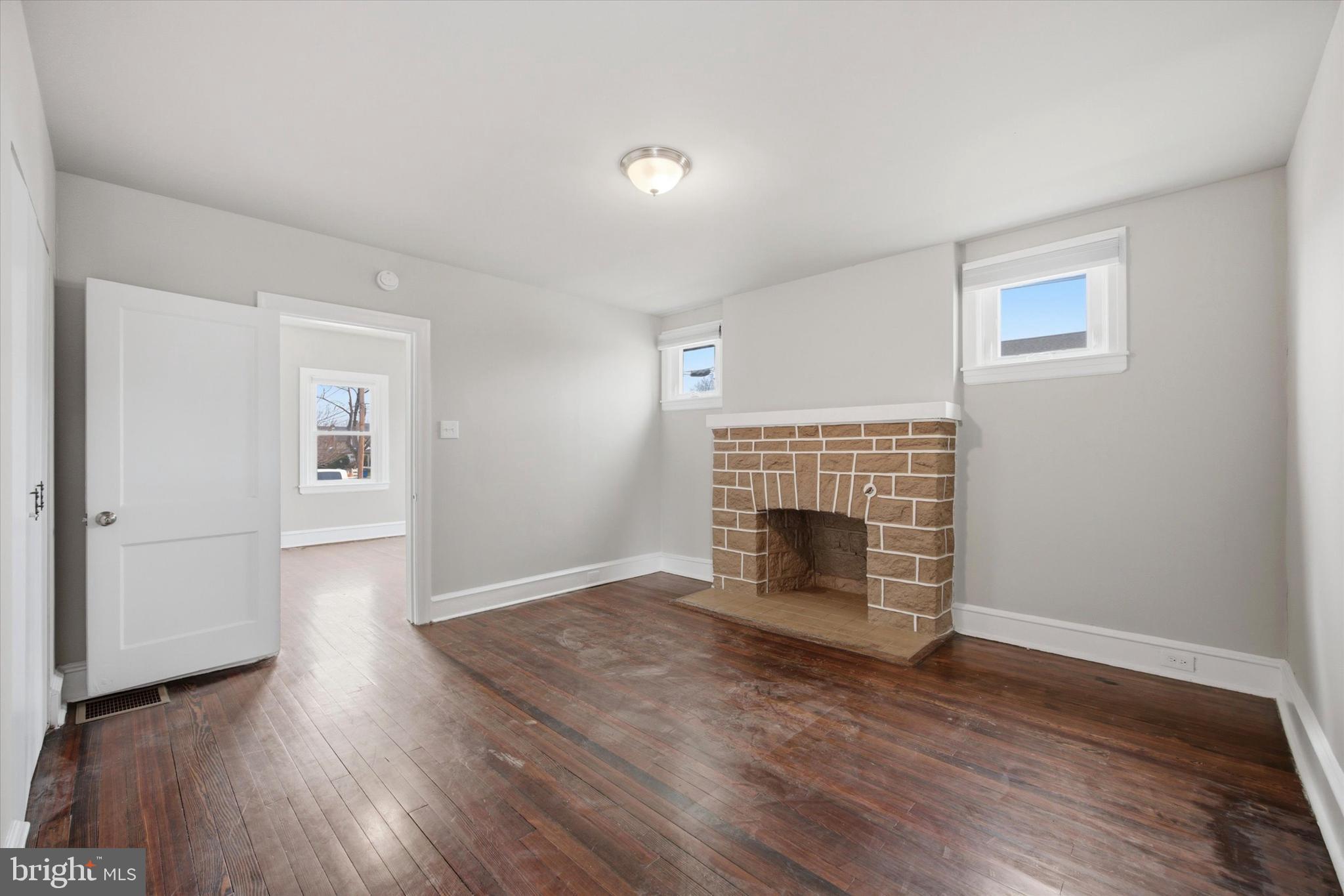 MANOA - Commercial Sale