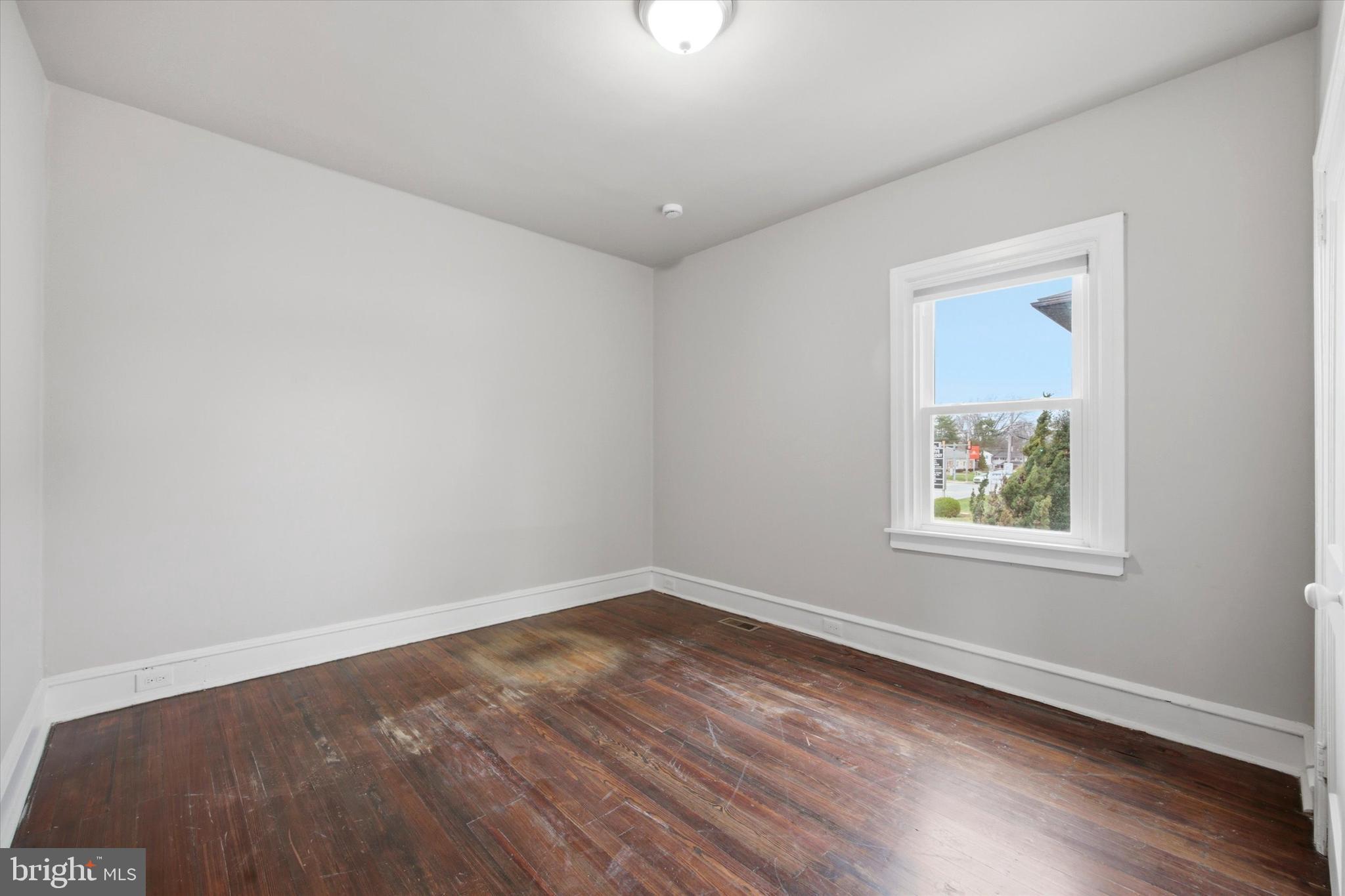 MANOA - Commercial Sale