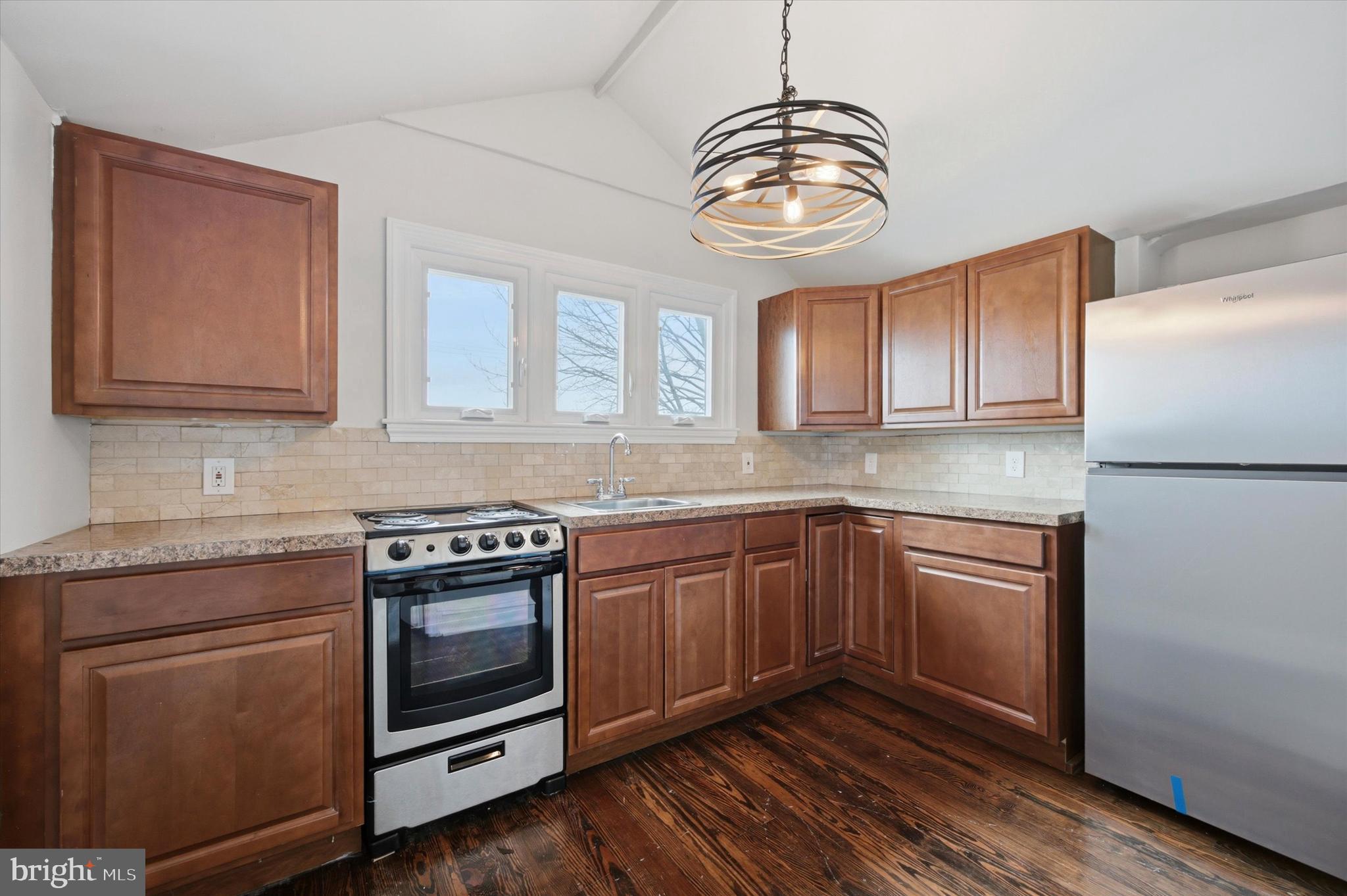 MANOA - Commercial Sale