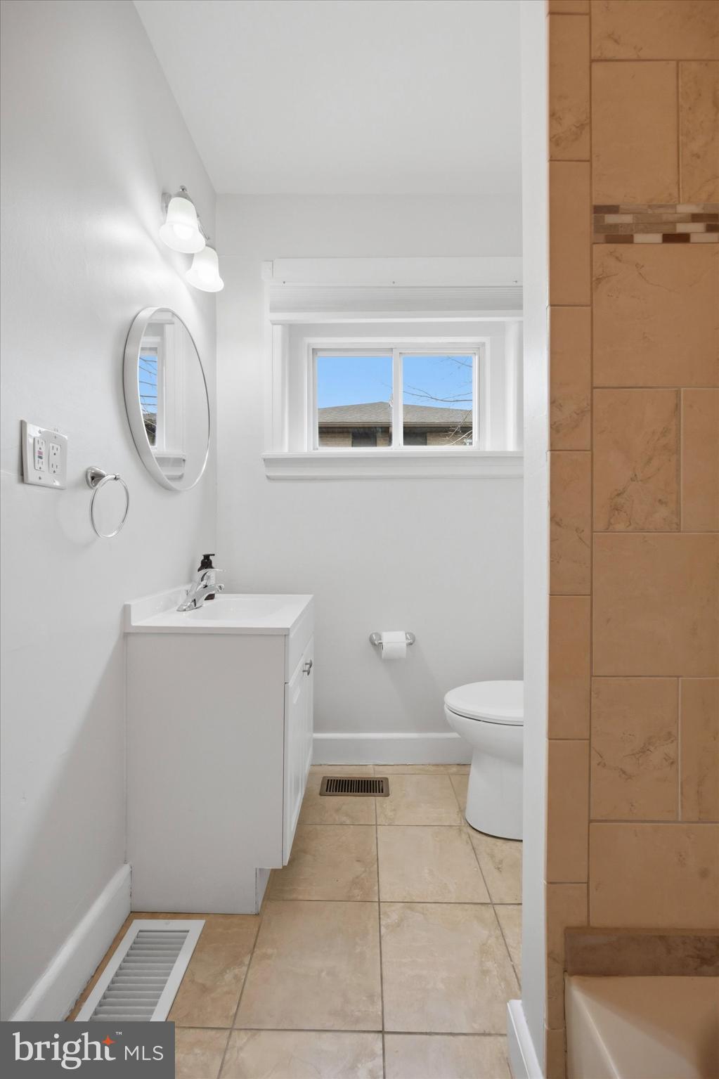 MANOA - Commercial Sale